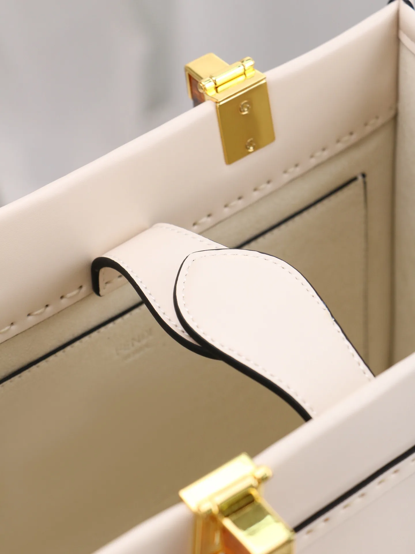 Women's Classic Handbags FENDI 18005131