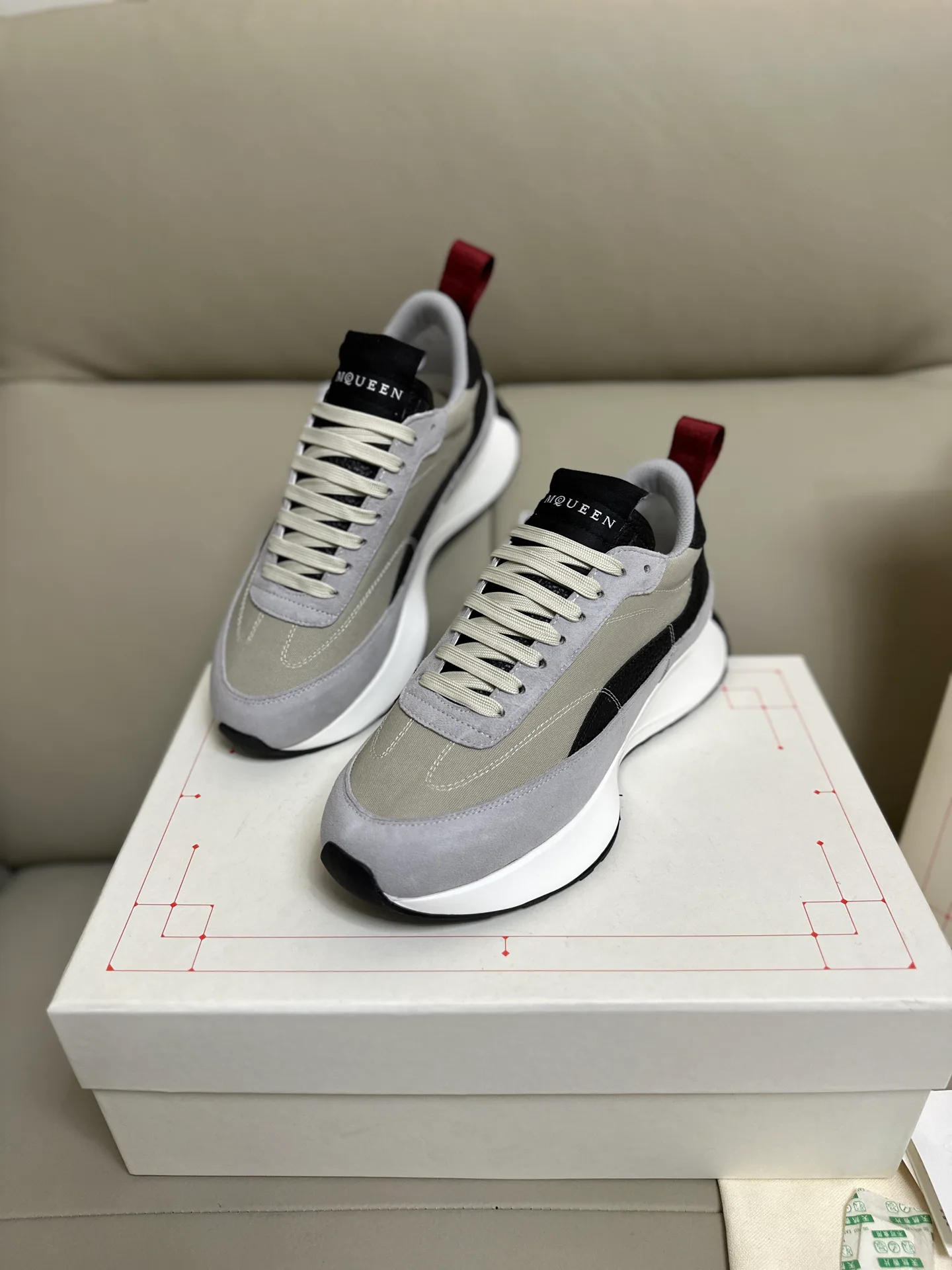 Кроссовки Женские Alexander Mcqueen 18616742
