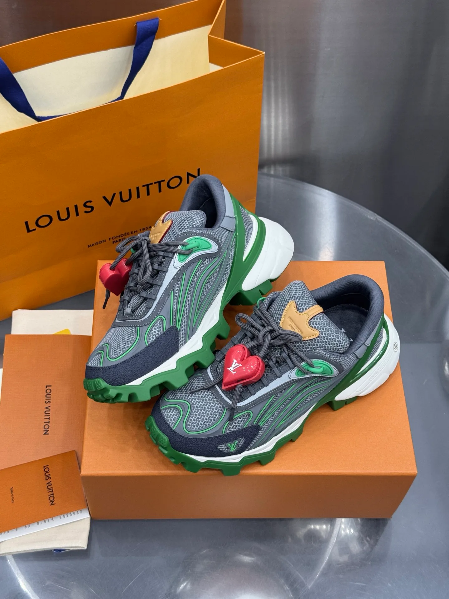 Men's Sneakers LOUIS VUITTON 18202621