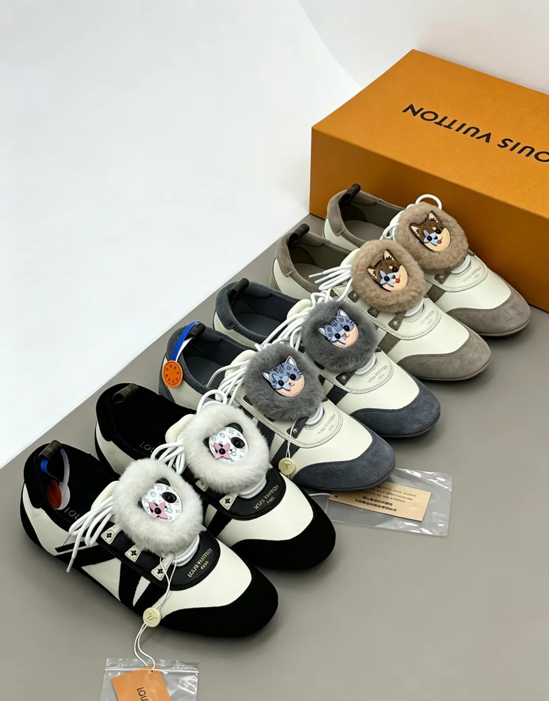 Women's Sneakers LOUIS VUITTON 18006209