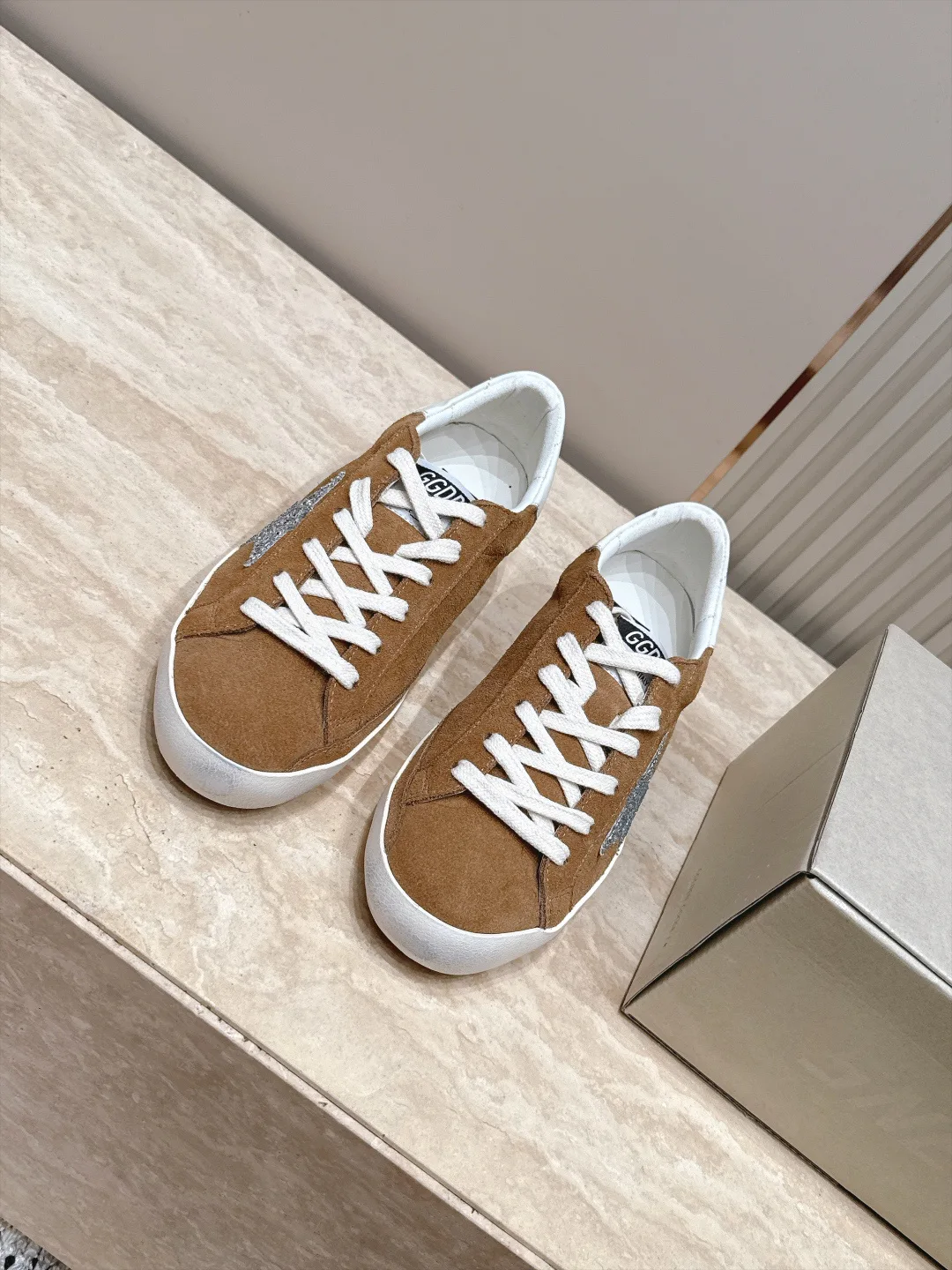 Women's Sneakers GOLDEN GOOSE 17963437