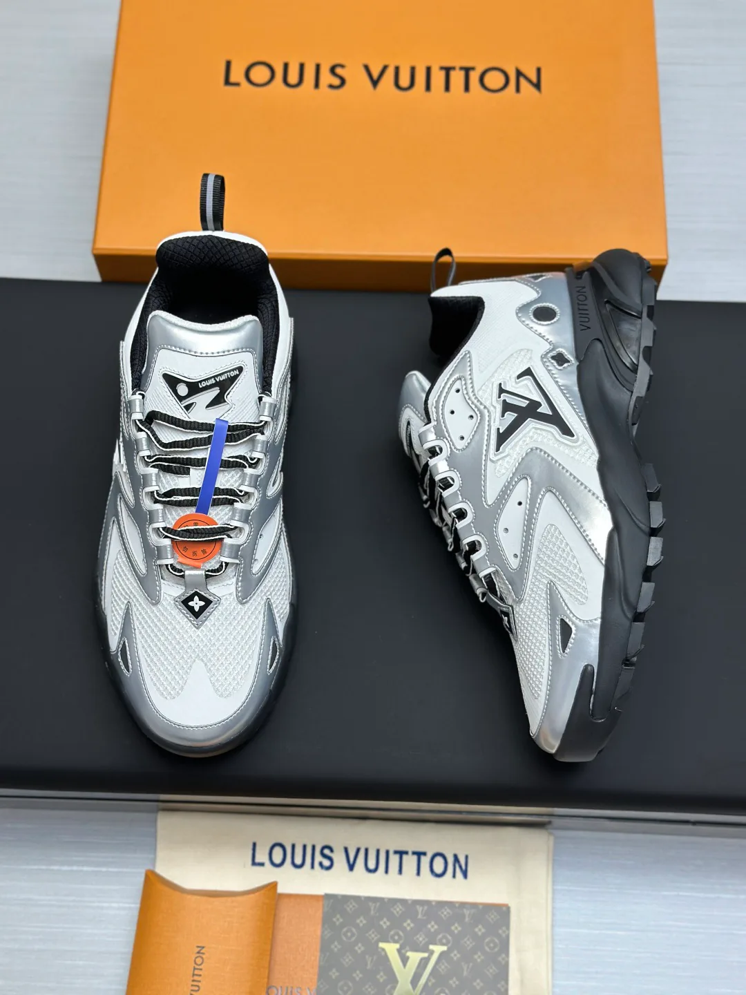Men's Sneakers LOUIS VUITTON 18211994