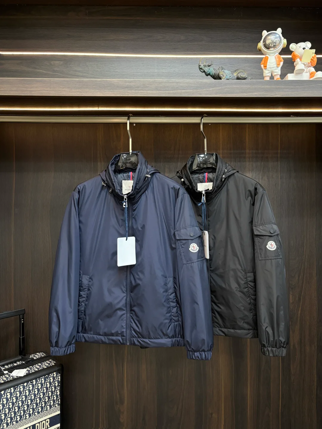 Women's Jackets And Down Jackets MONCLER 18157286