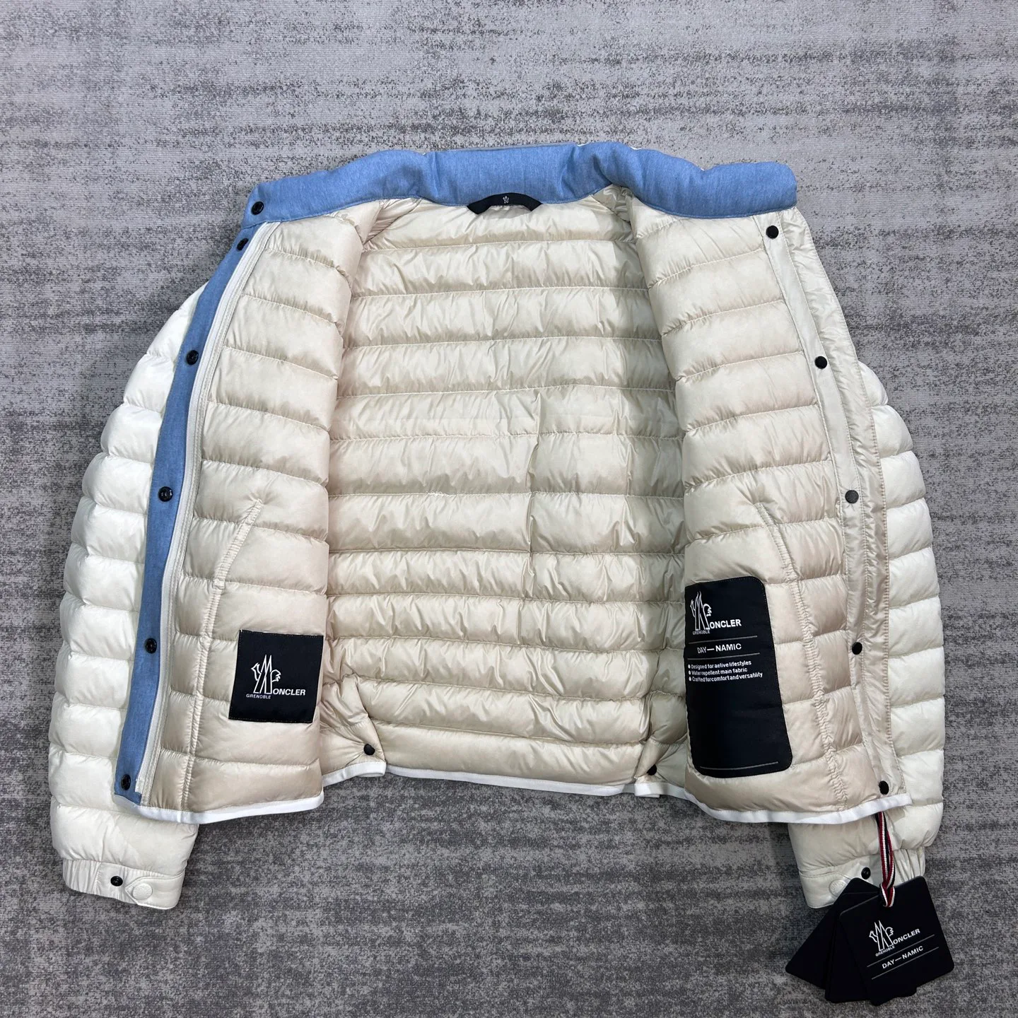 Women's Jackets And Down Jackets MONCLER 18255172