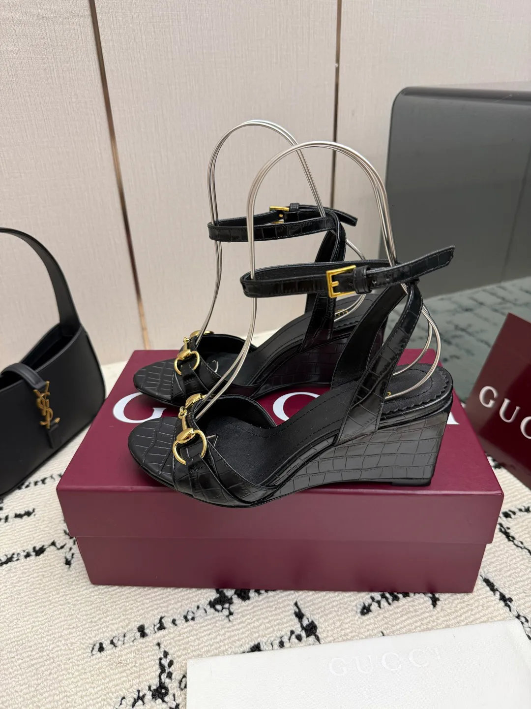 Women's Open-Toe Sandals GUCCI 18049072