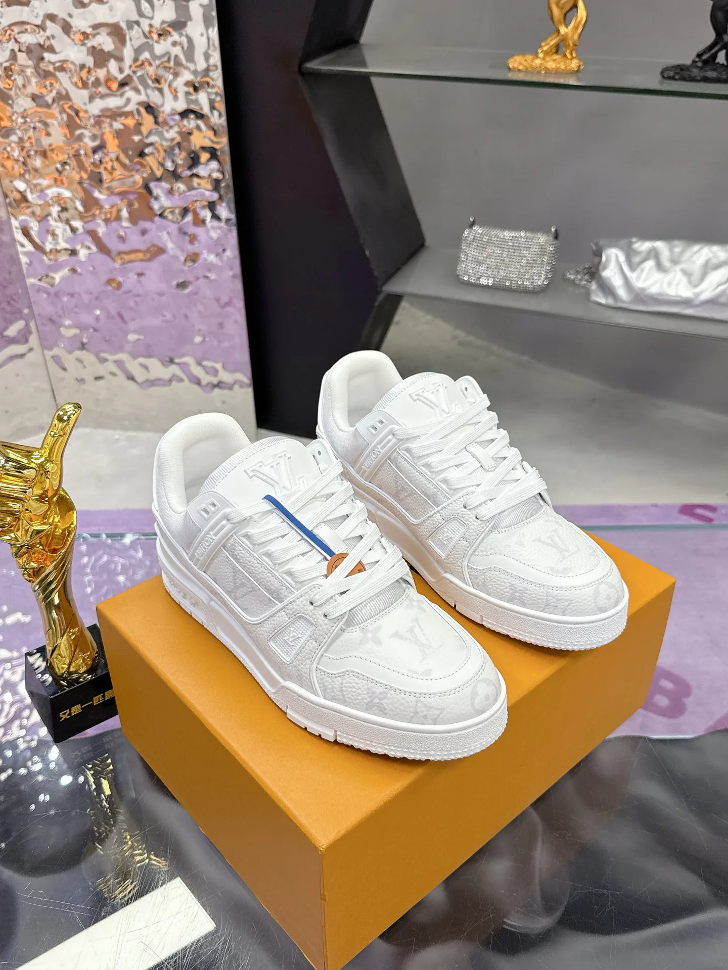 Women's Sneakers LOUIS VUITTON 18104020