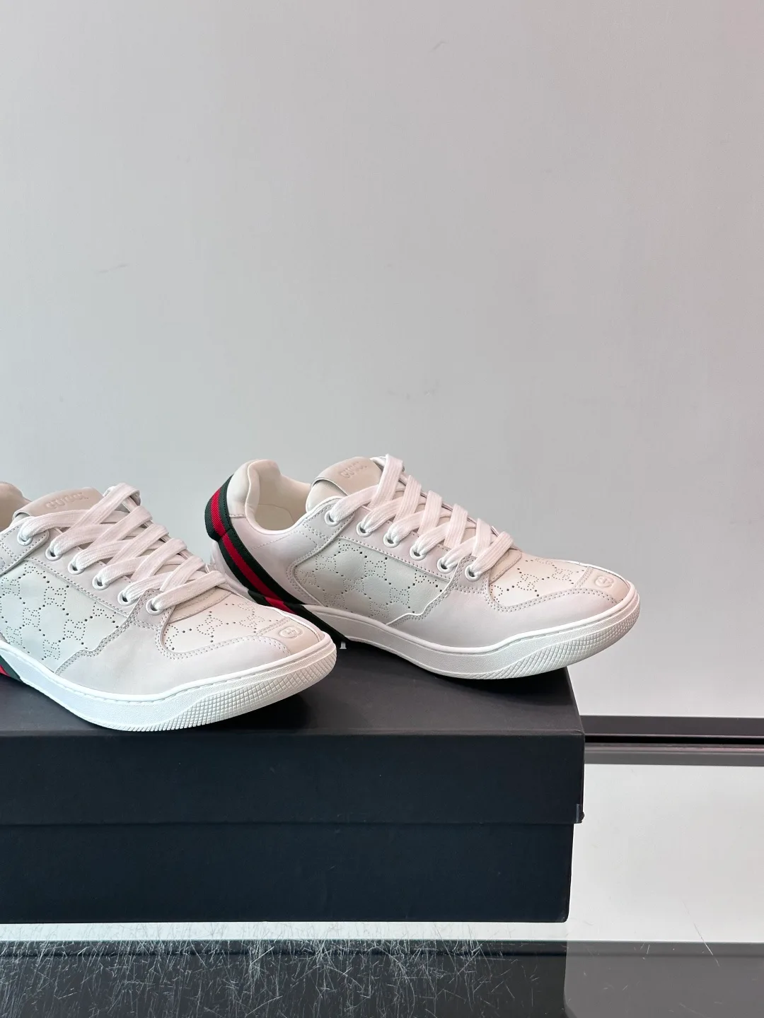 Women's Sneakers GUCCI 18449389