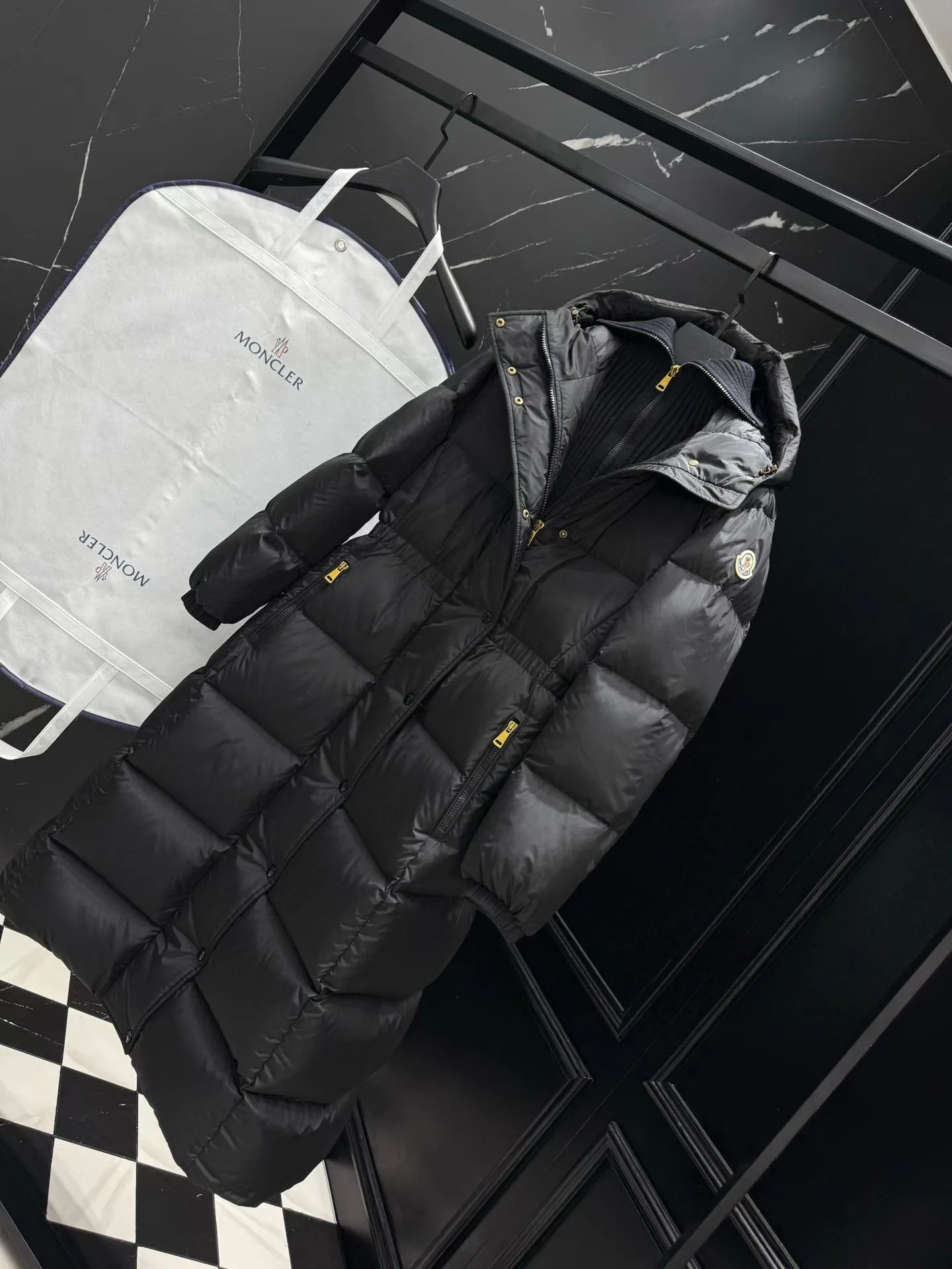 Women's Jackets And Down Jackets MONCLER 17810374