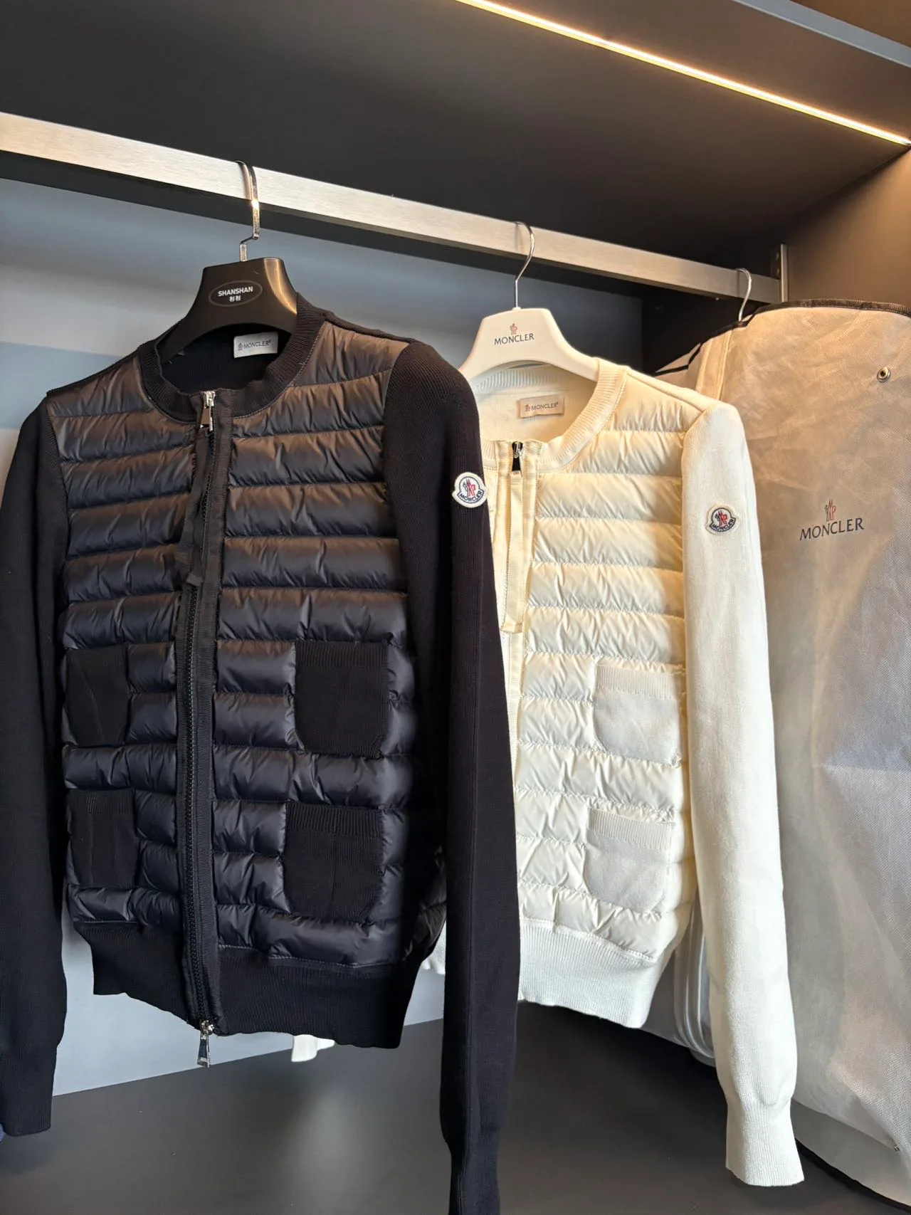 Women's Jackets And Down Jackets MONCLER 18110983