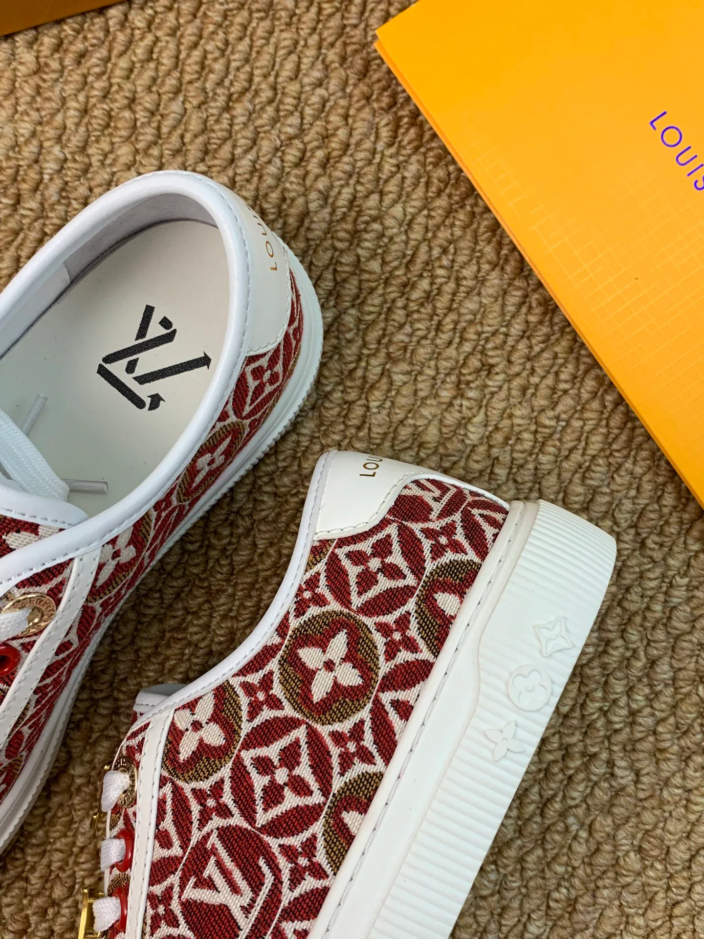 Women's Sneakers LOUIS VUITTON 17545196