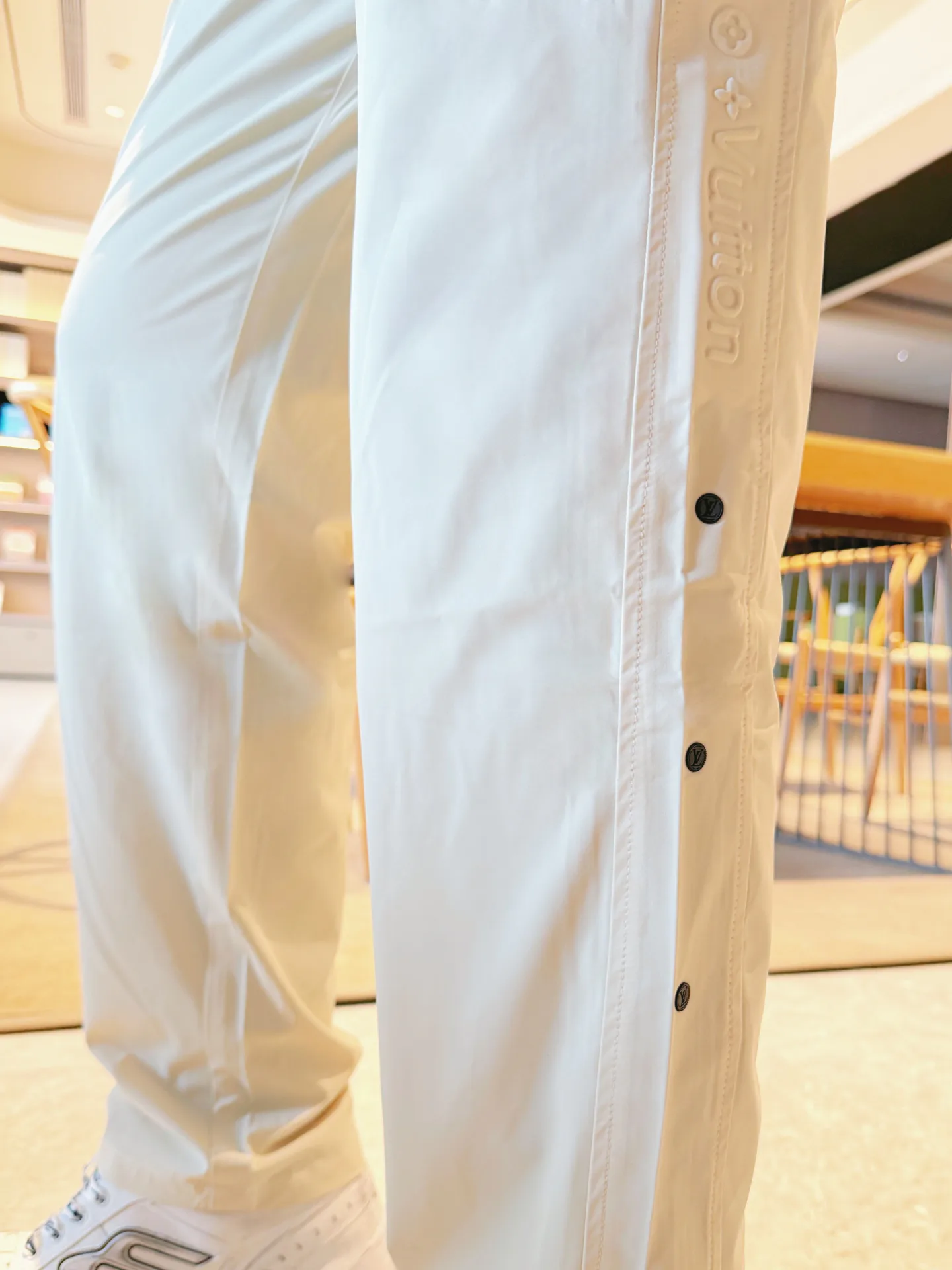 Men's Trousers LOUIS VUITTON 18345818
