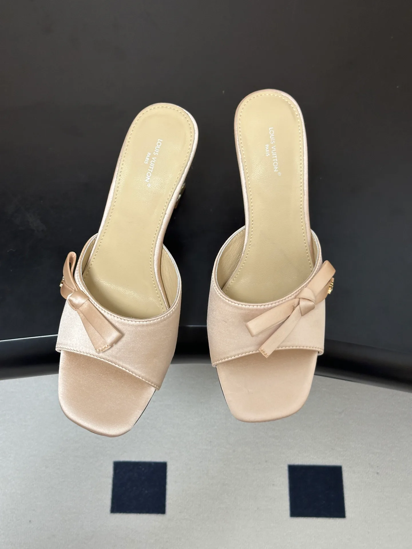 Women's Open-Toe Sandals LOUIS VUITTON 17768225