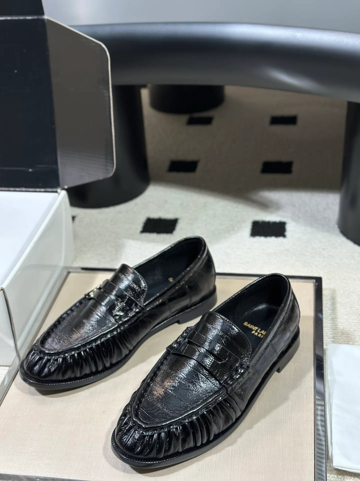 Women's Loafers And Moccasins SAINT LAURENT 18041767