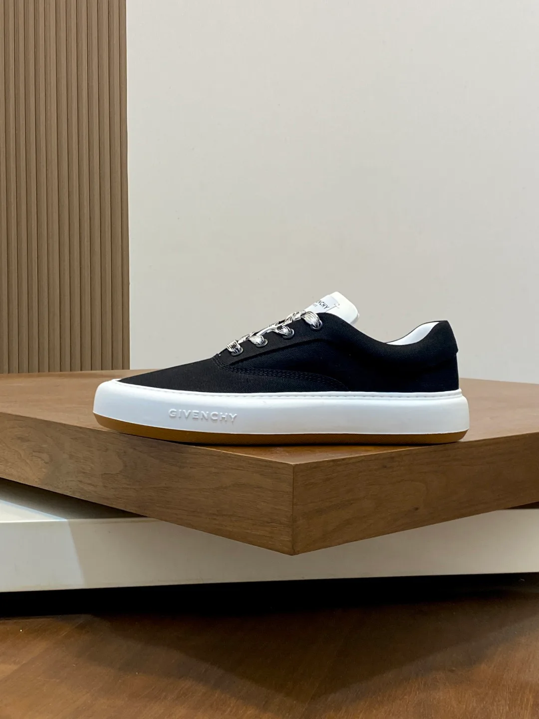 Men's Sneakers GIVENCHY 18449132