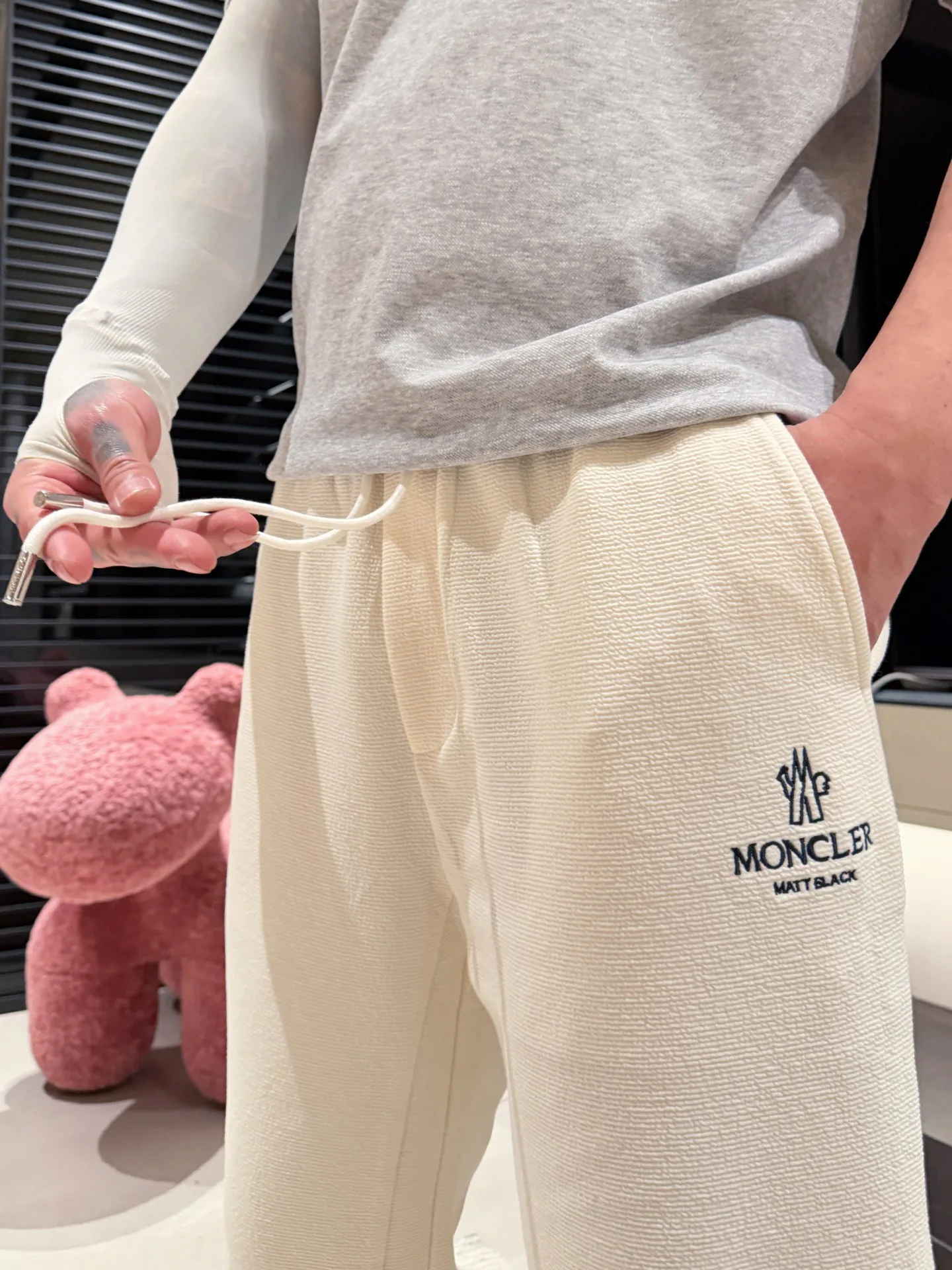 Men's Trousers MONCLER 18499669