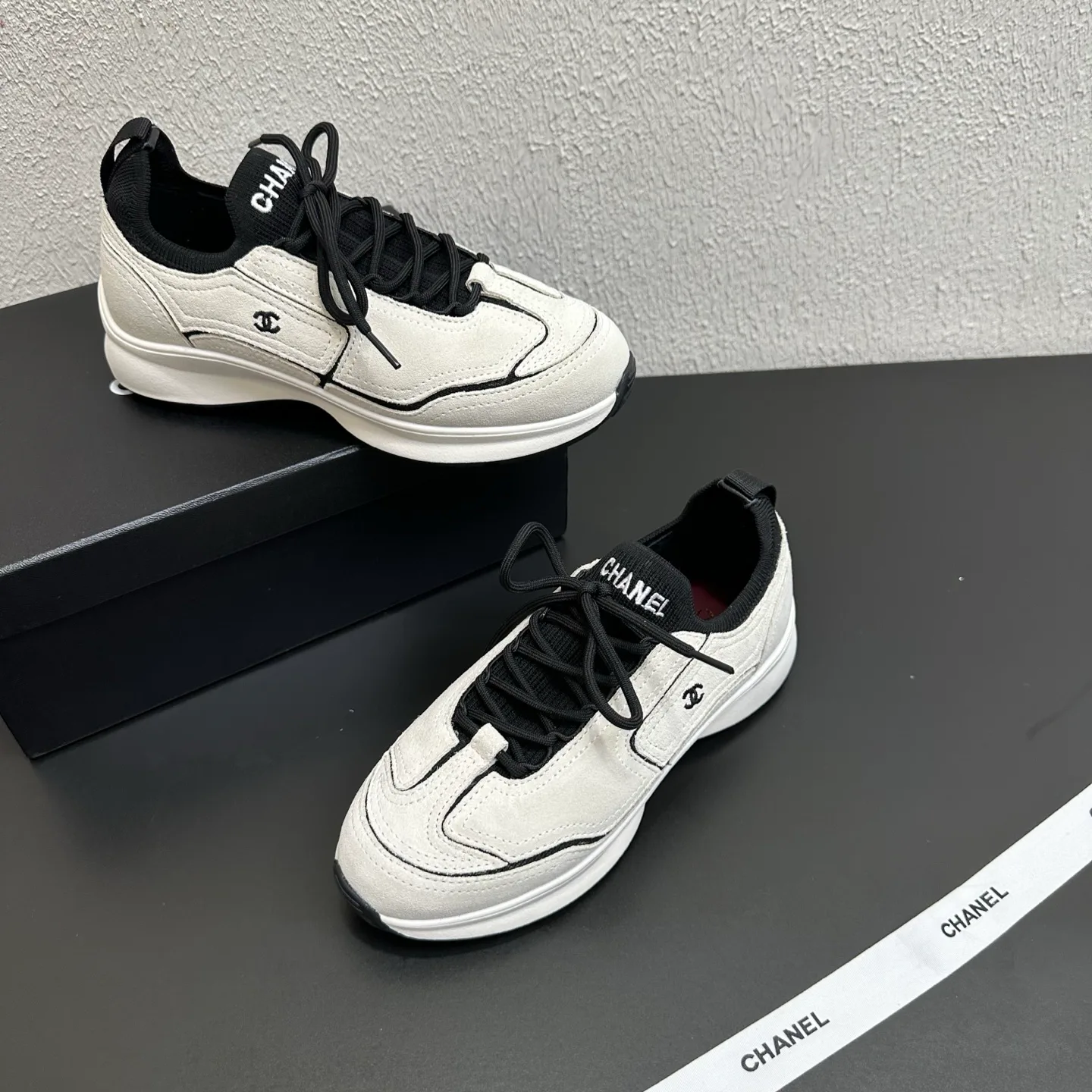 Women's Sneakers CHANEL 17934452