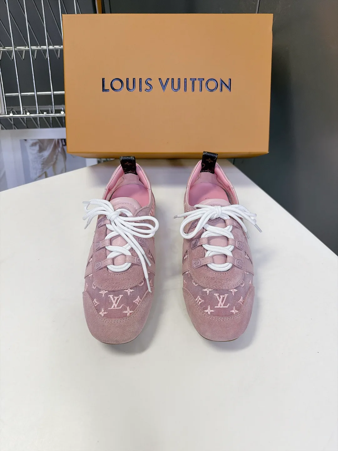 Women's Sneakers LOUIS VUITTON 18005463