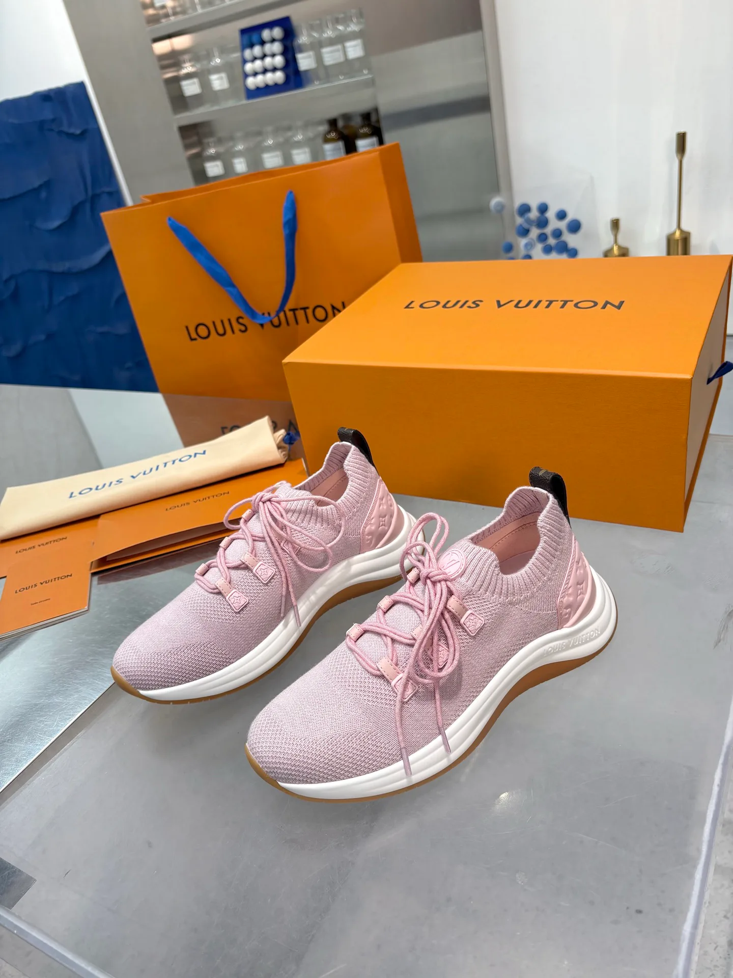 Women's Sneakers LOUIS VUITTON 18055137