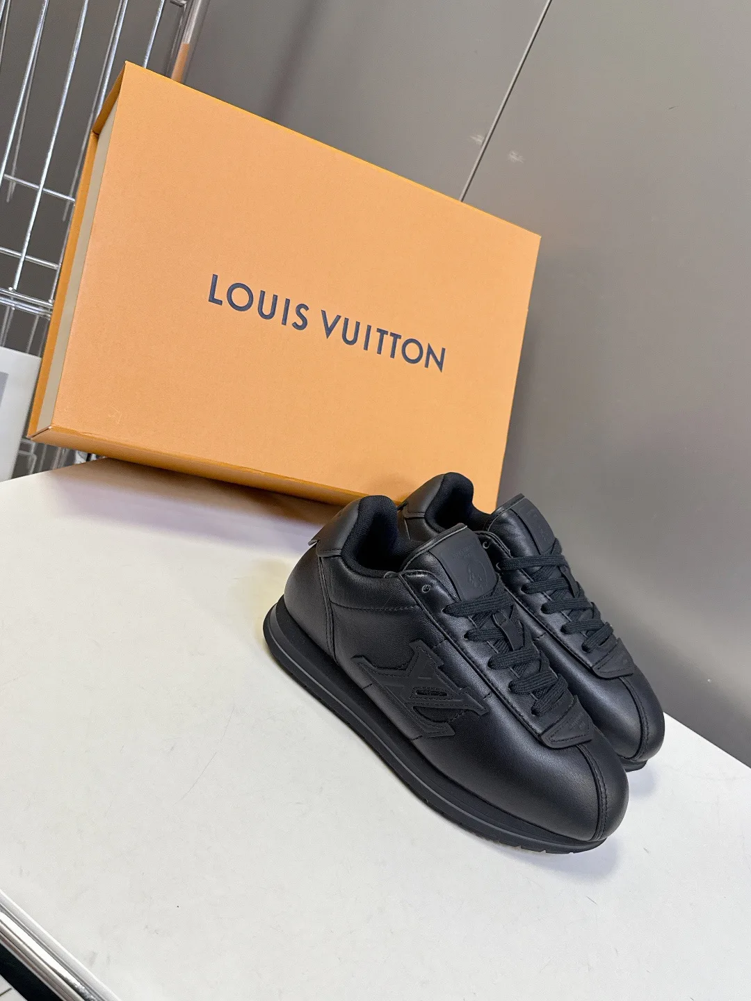 Women's Sneakers LOUIS VUITTON 18005447