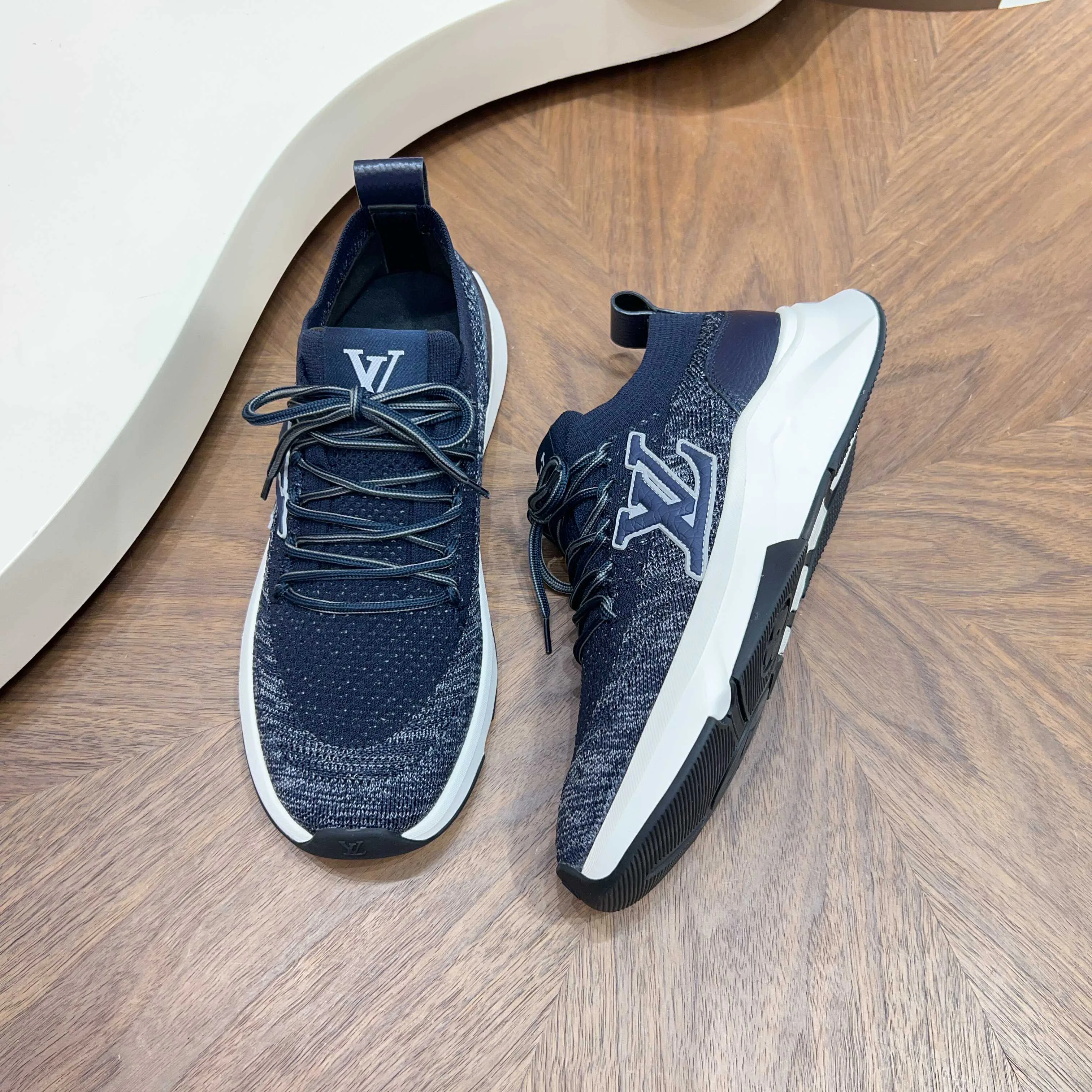 Men's Sneakers LOUIS VUITTON 17916667