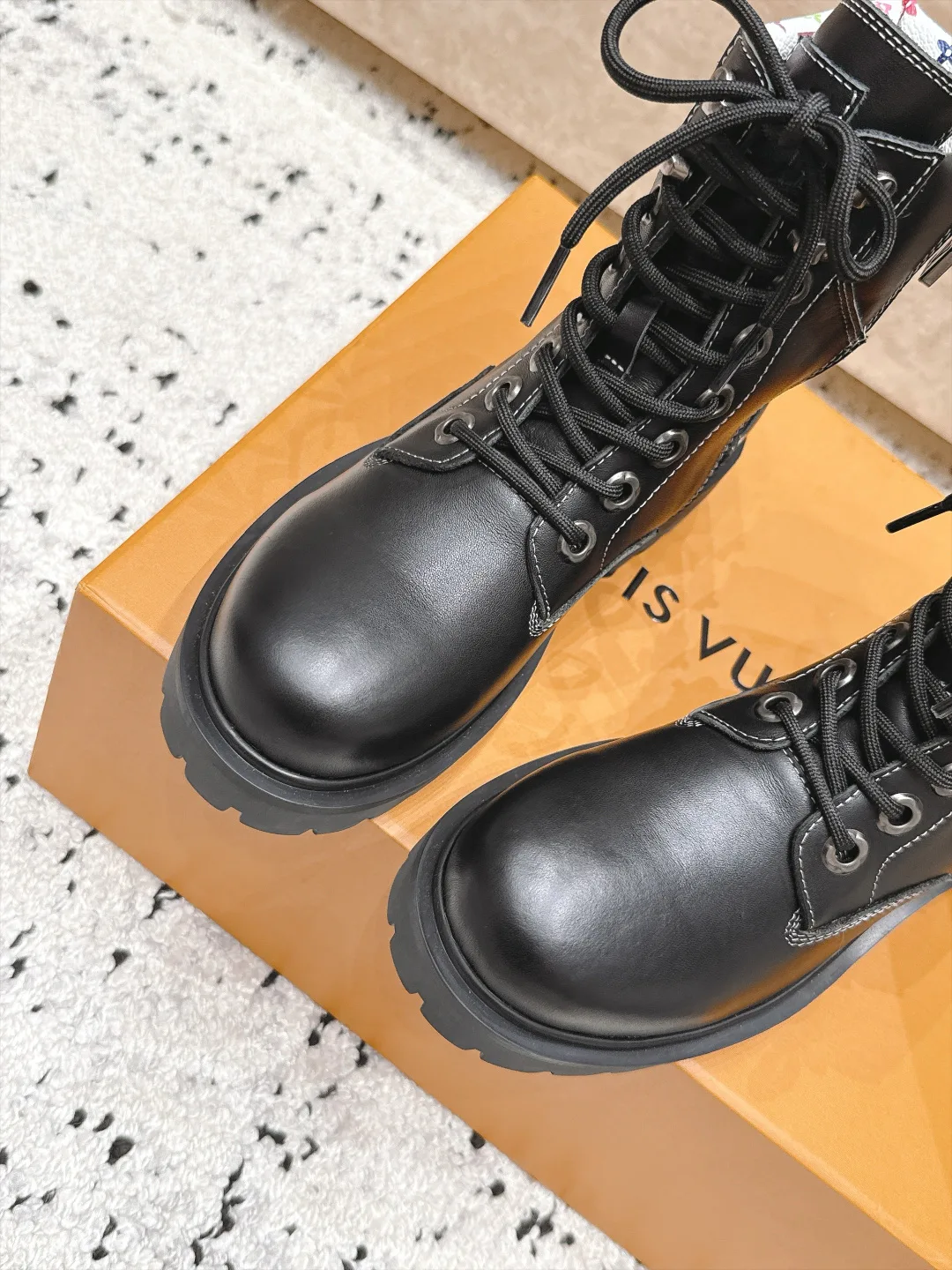 Ботинки Женские Louis Vuitton 18618985