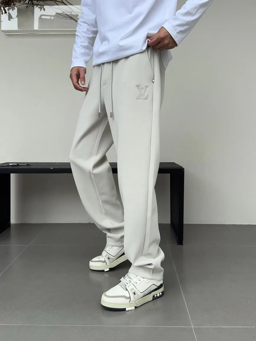 Women's Trousers LOUIS VUITTON 18178466