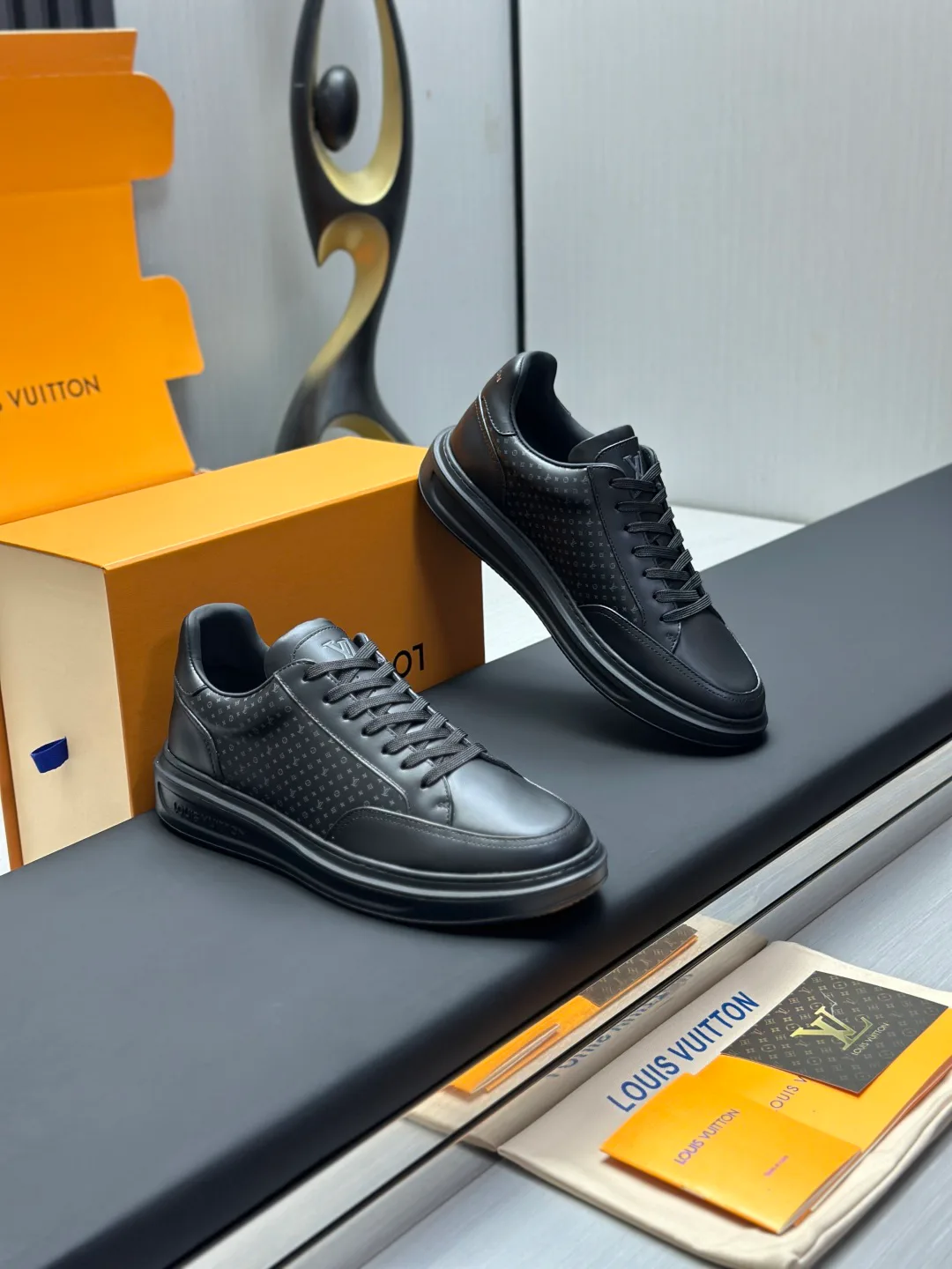 Men's Sneakers LOUIS VUITTON 17759500