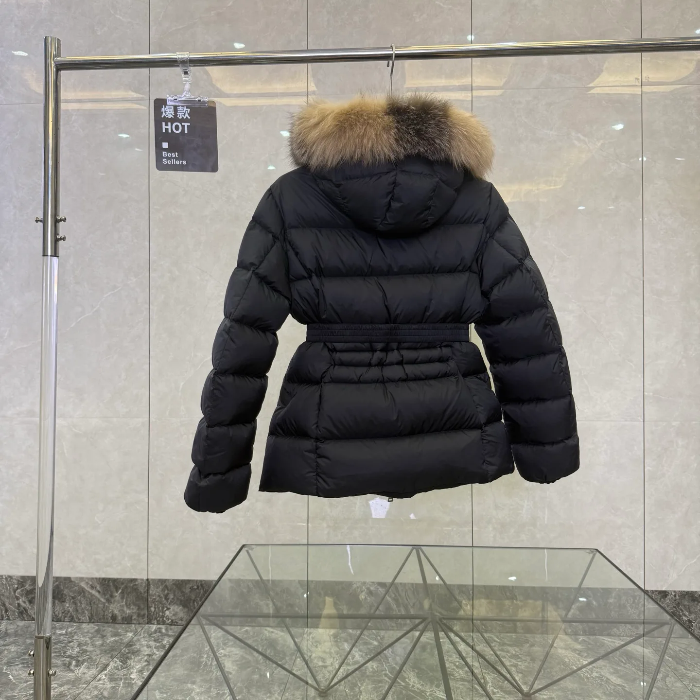 Women's Jackets And Down Jackets MONCLER 17949904