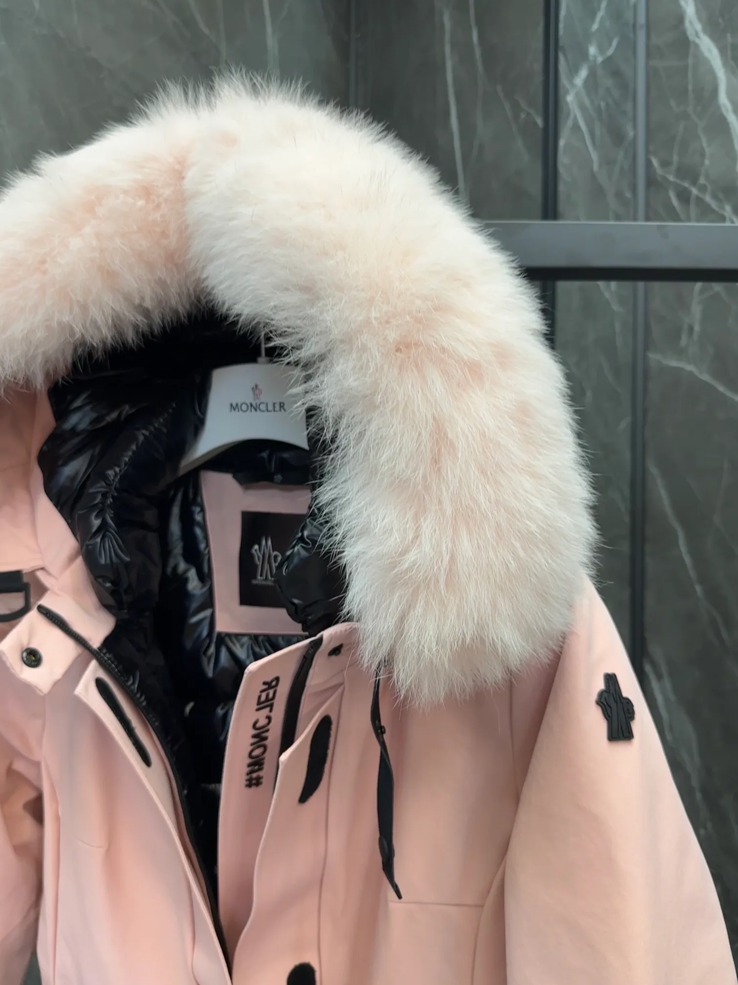 Women's Jackets And Down Jackets MONCLER 18133803