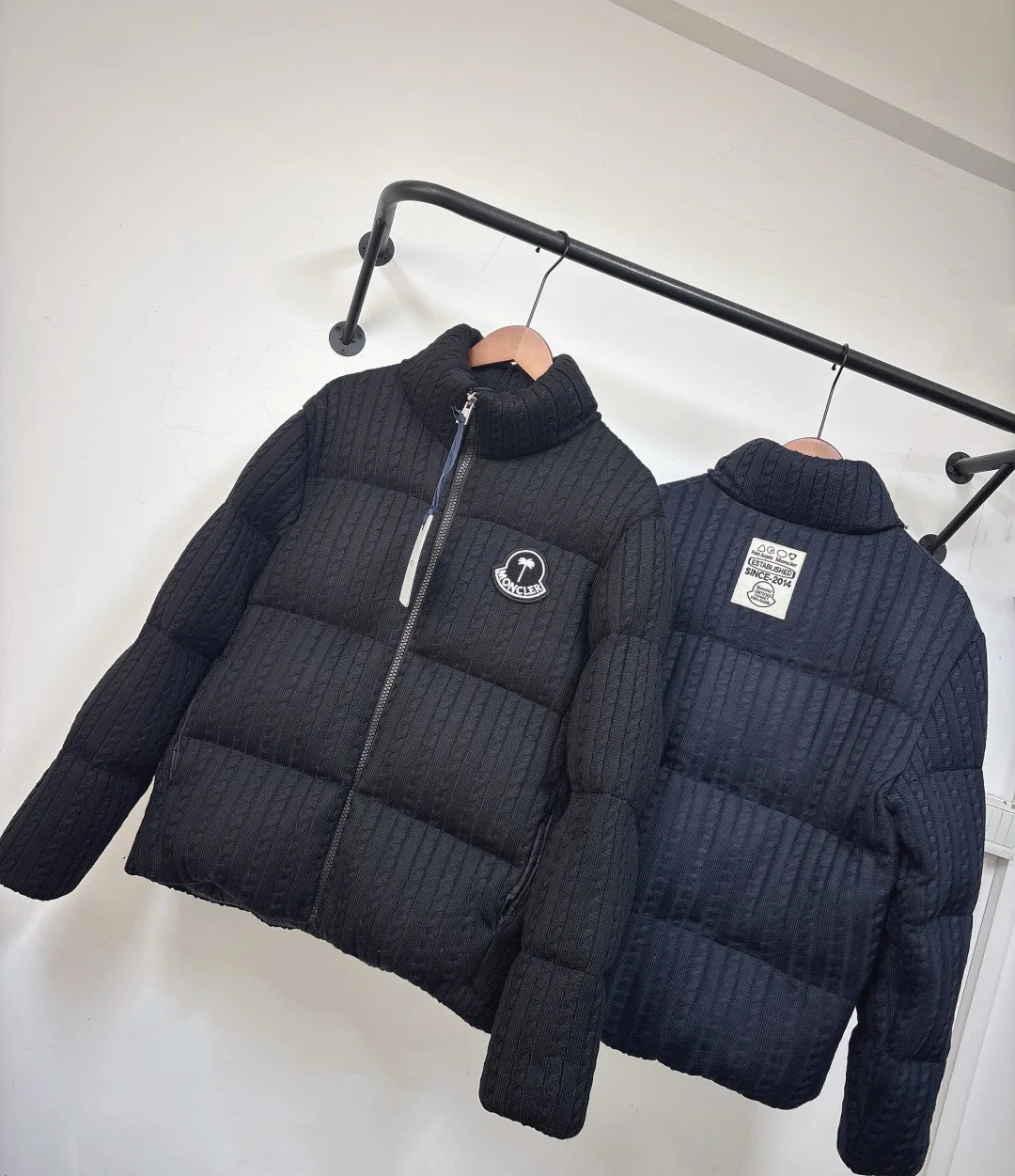 Women's Jackets And Down Jackets MONCLER 18001964