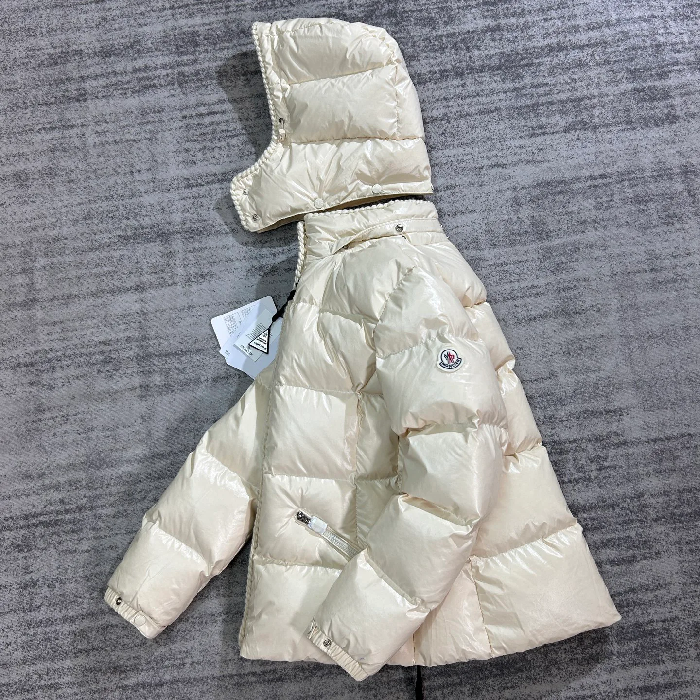 Women's Jackets And Down Jackets MONCLER 18134536
