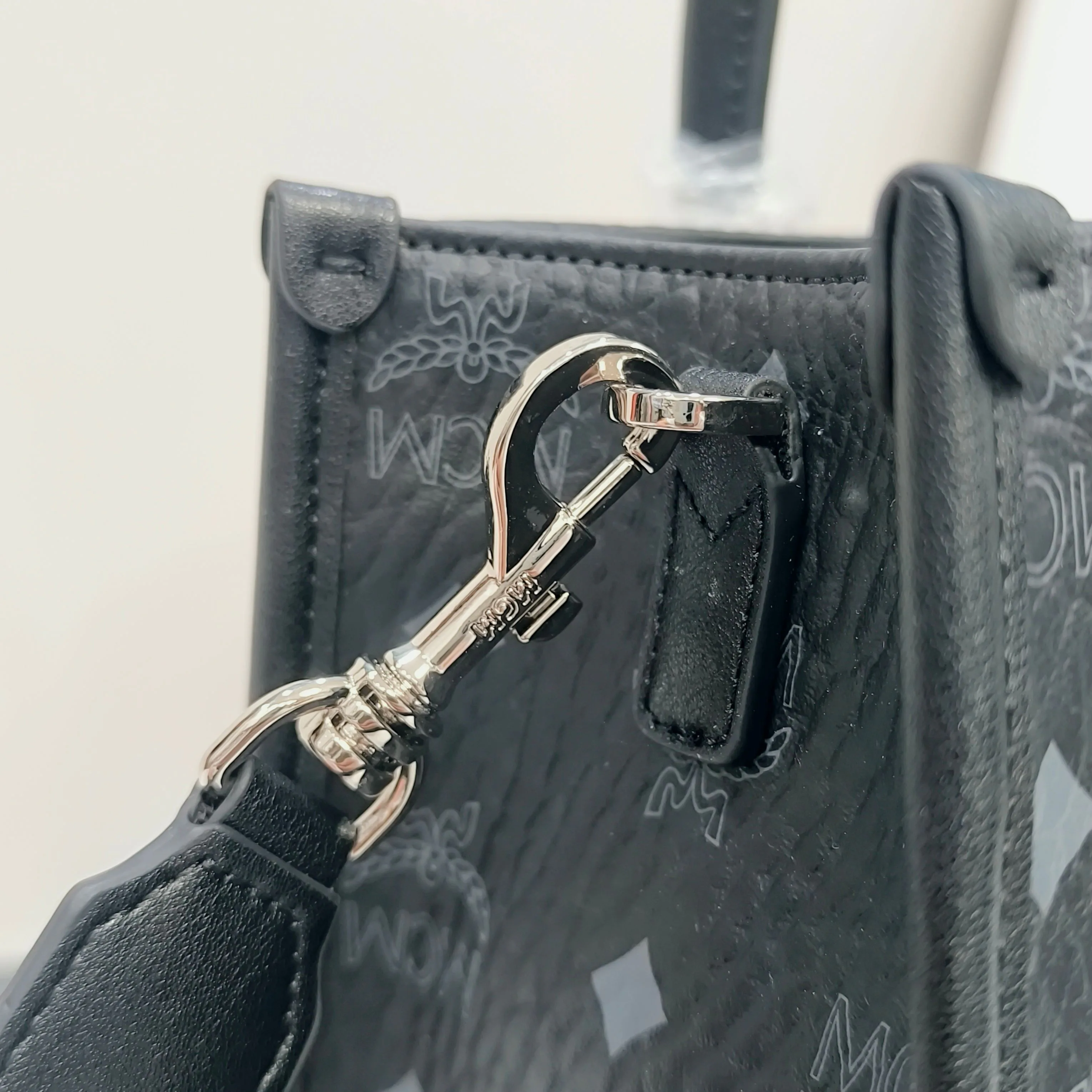 Women's Classic Handbags MCM 18223309