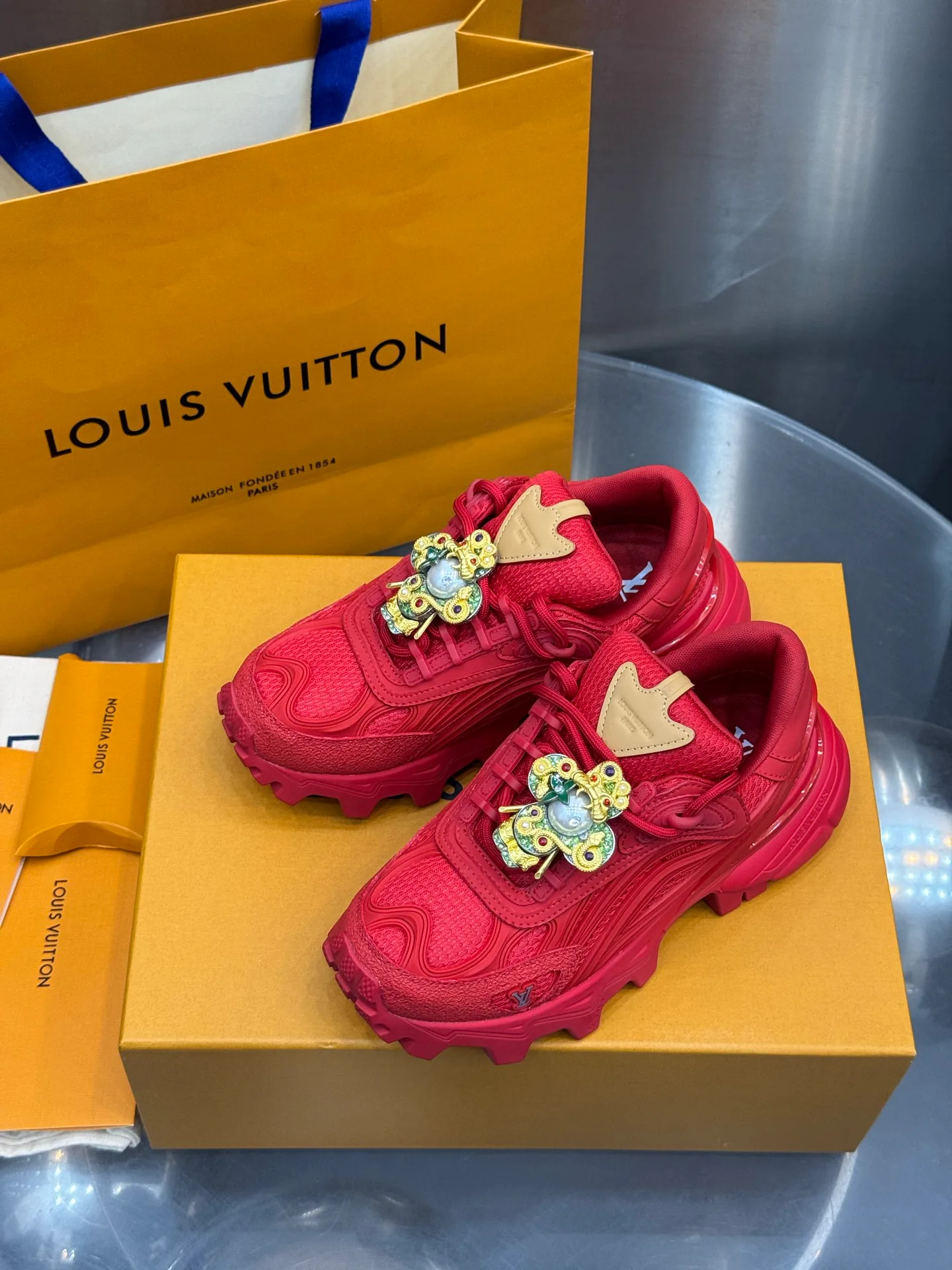 Women's Sneakers LOUIS VUITTON 18202599