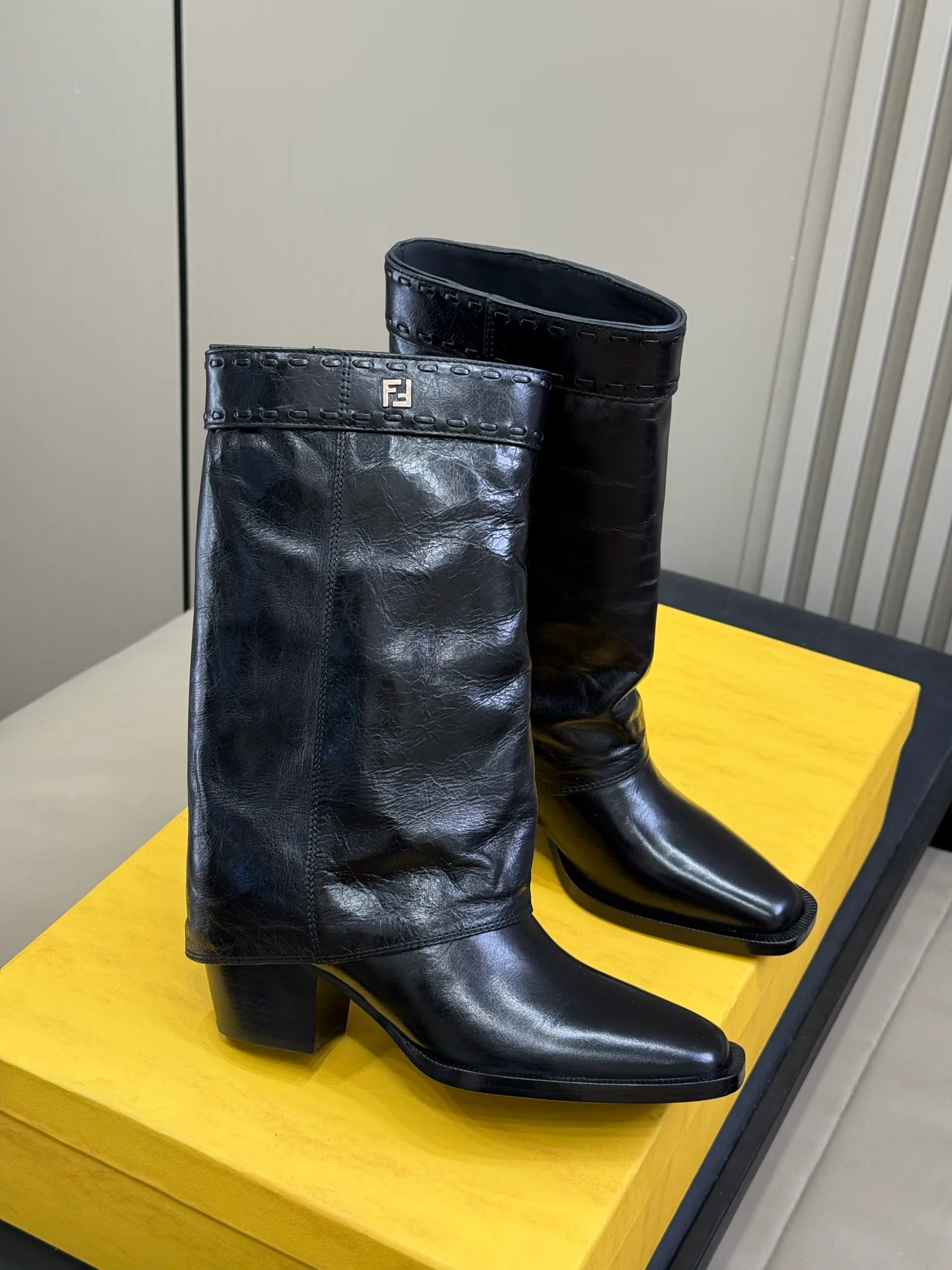 Women's Boots FENDI 18370130