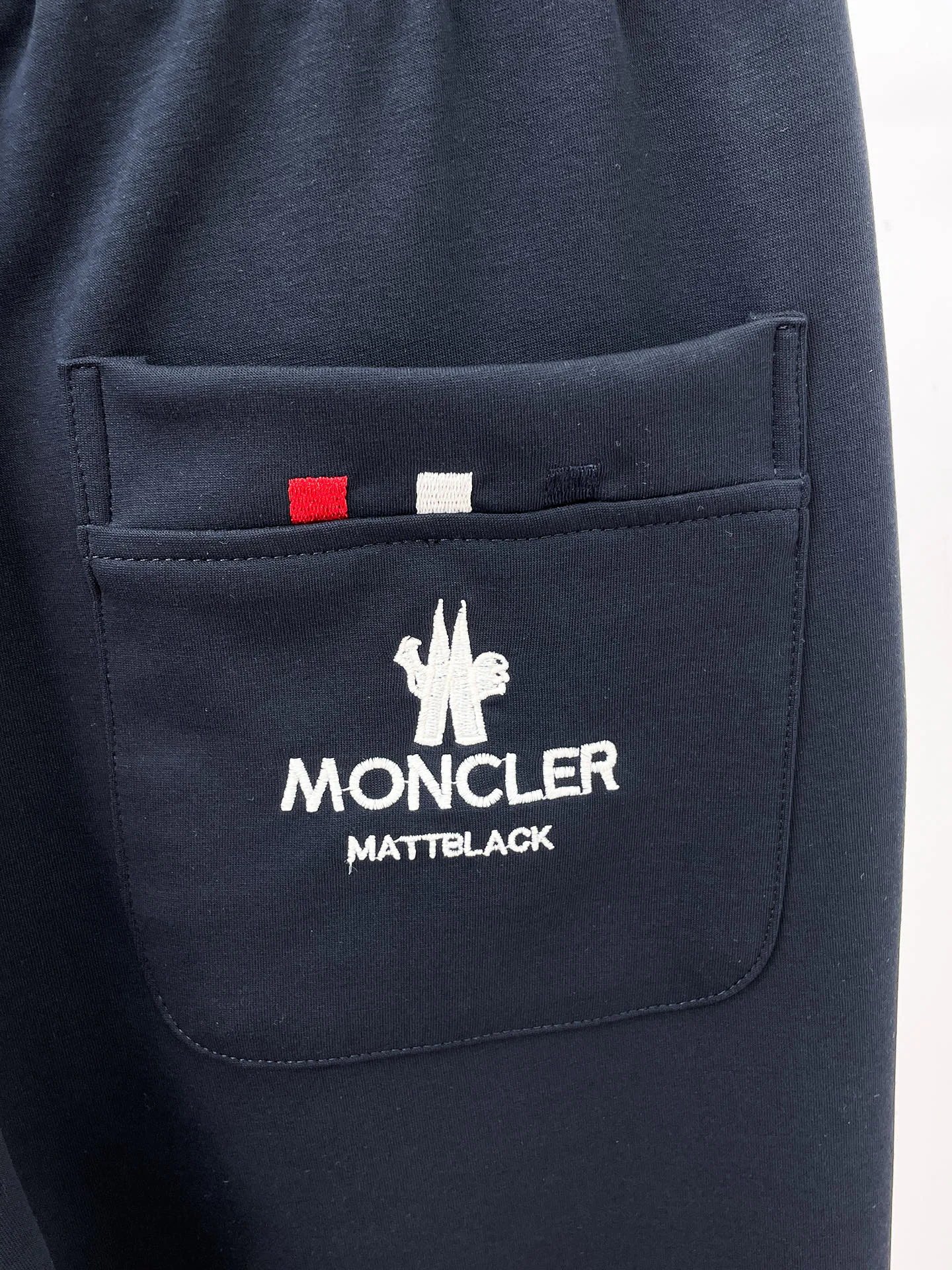 Men's Trousers MONCLER 18399360