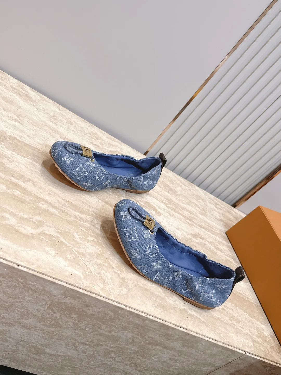 Women's Ballet Flats LOUIS VUITTON 17178356