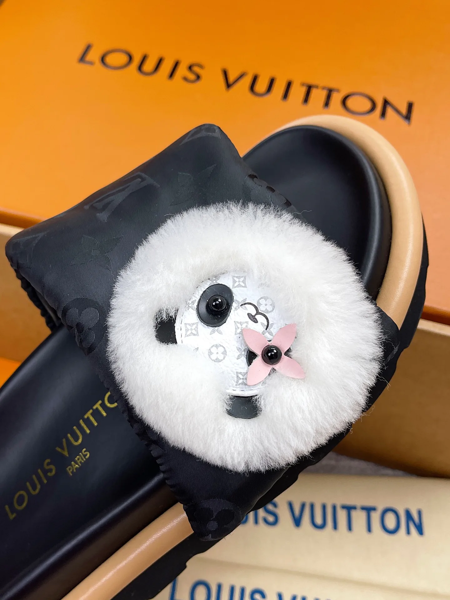 Women's Flip-Flops LOUIS VUITTON 18142869