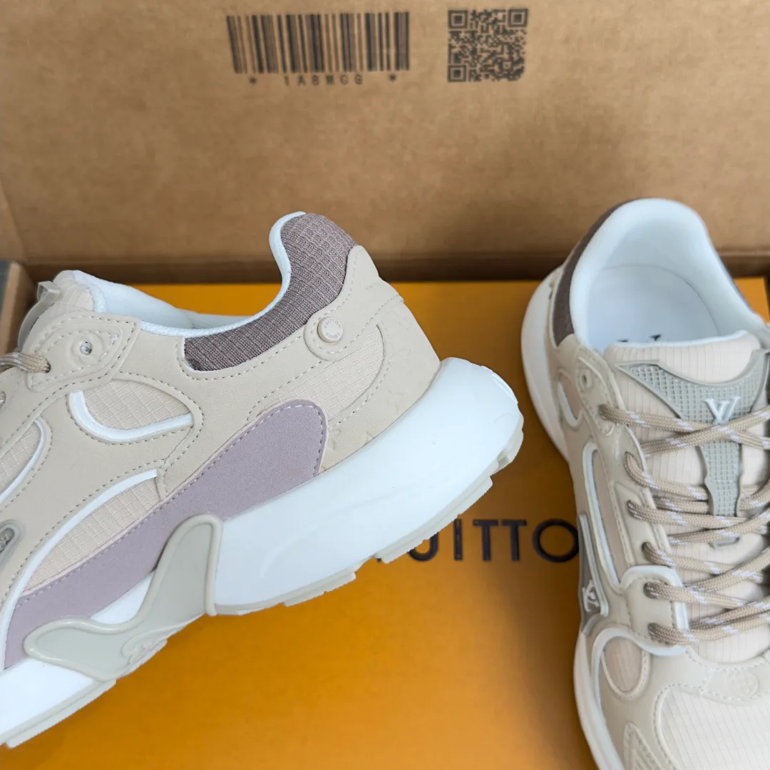 Women's Sneakers LOUIS VUITTON 18463937