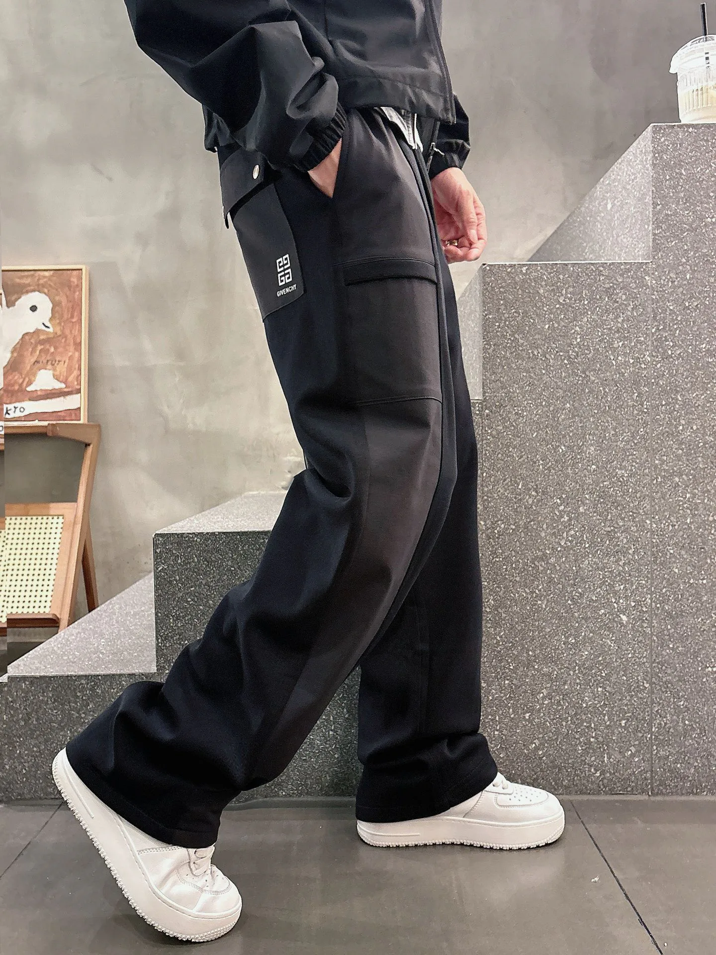Men's Trousers GIVENCHY 18340448