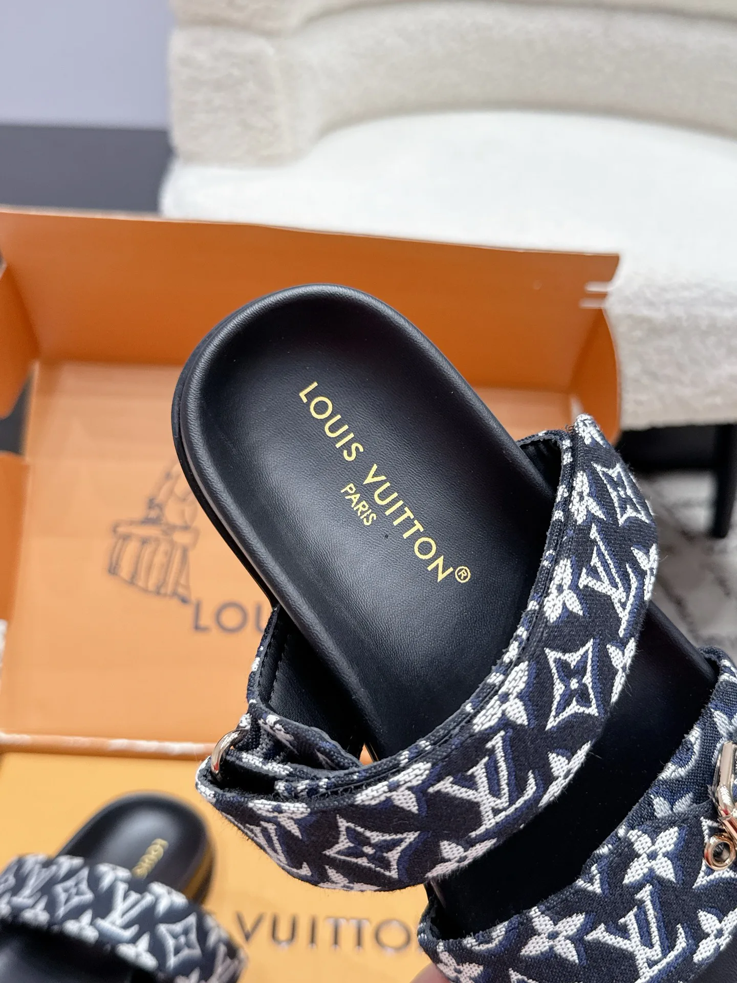 Women's Flip-Flops LOUIS VUITTON 17522814