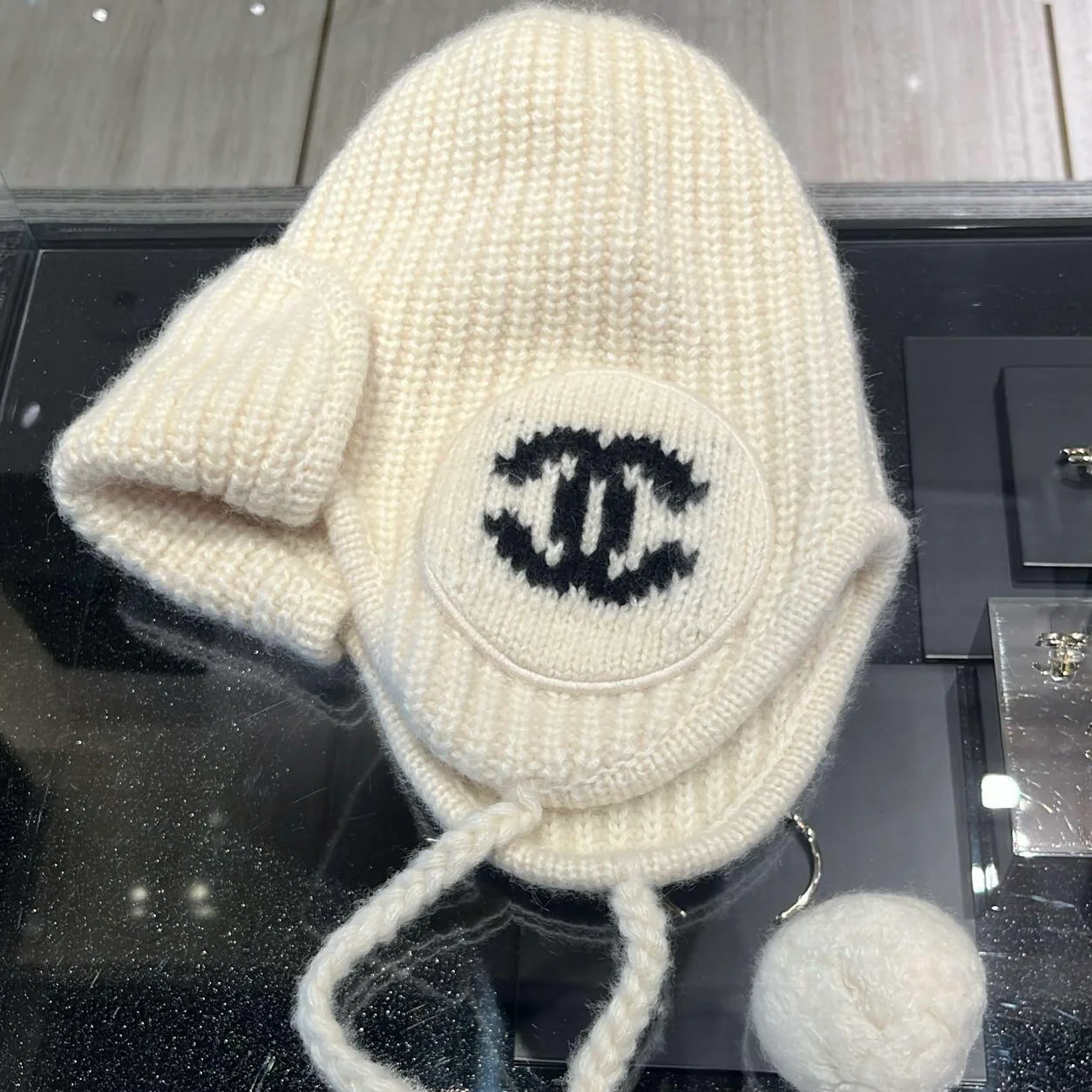 Hats CHANEL 18347816