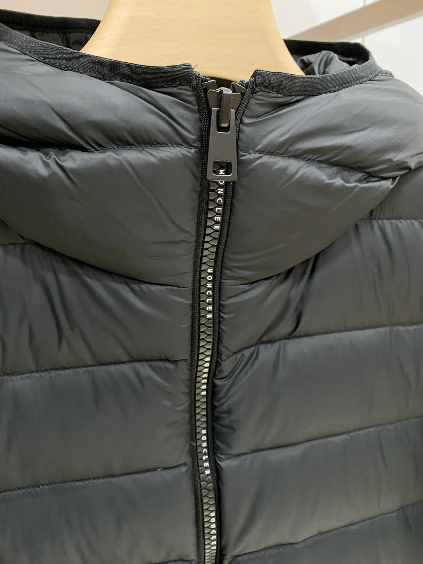 Куртки И Пуховики Мужские Moncler 18596290
