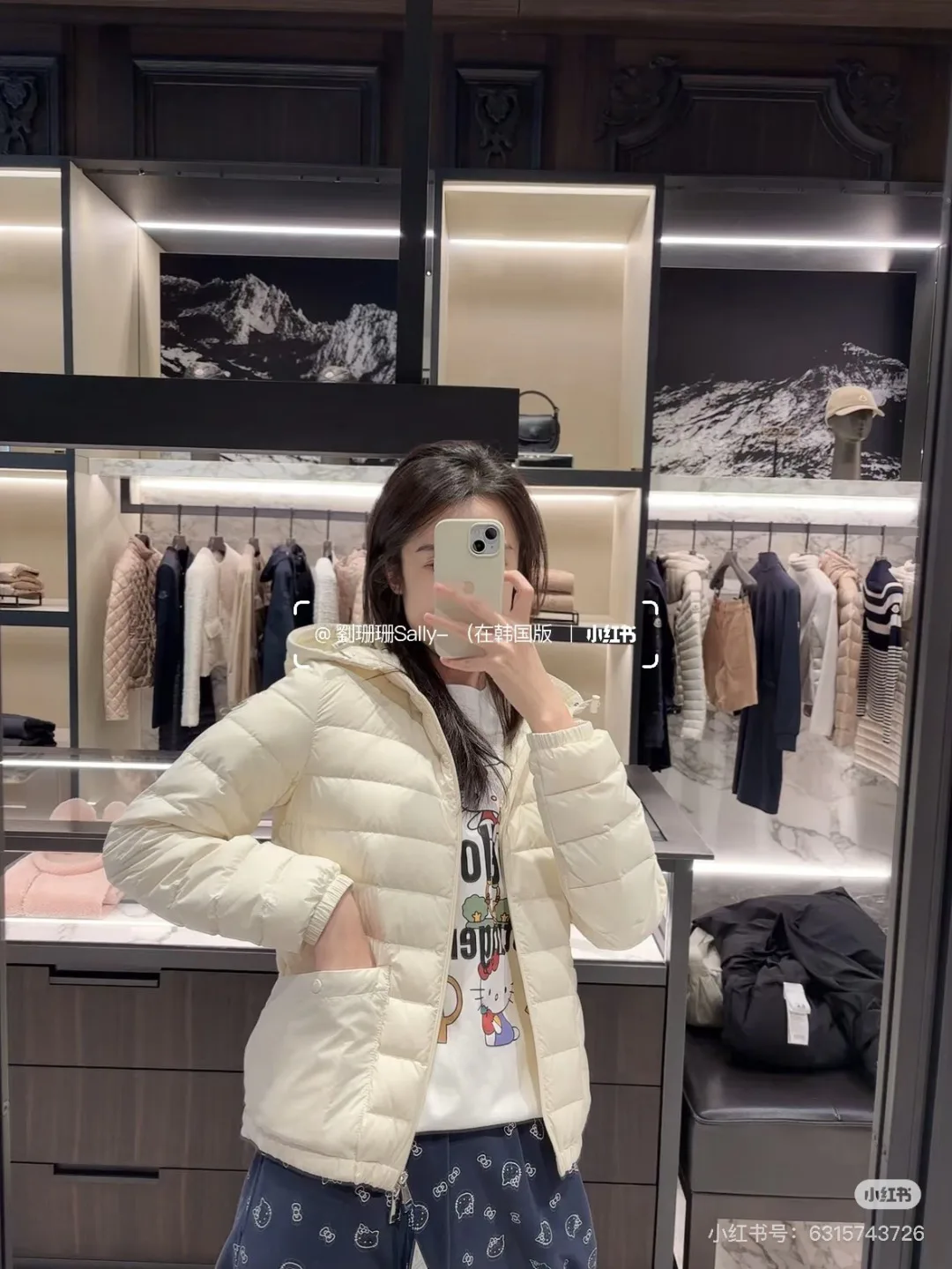 Women's Jackets And Down Jackets MONCLER 18486584