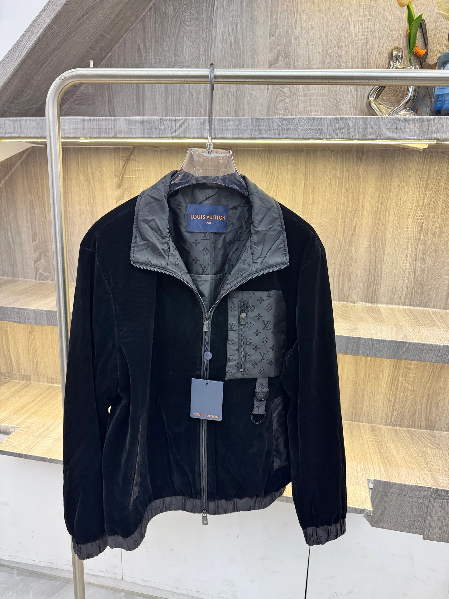 Men's Jackets And Down Jackets LOUIS VUITTON 18140191