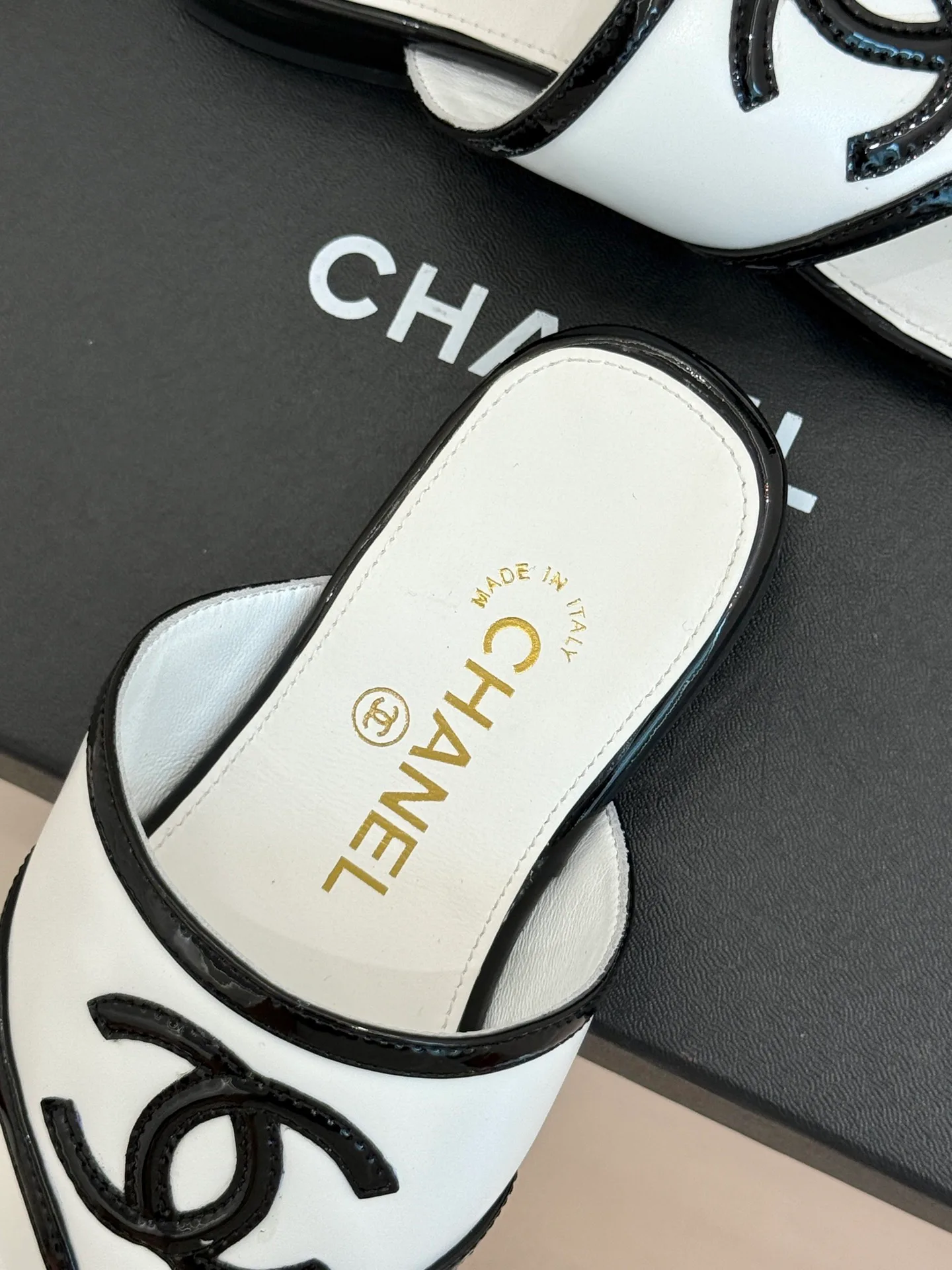 Women's Flip-Flops CHANEL 17425291