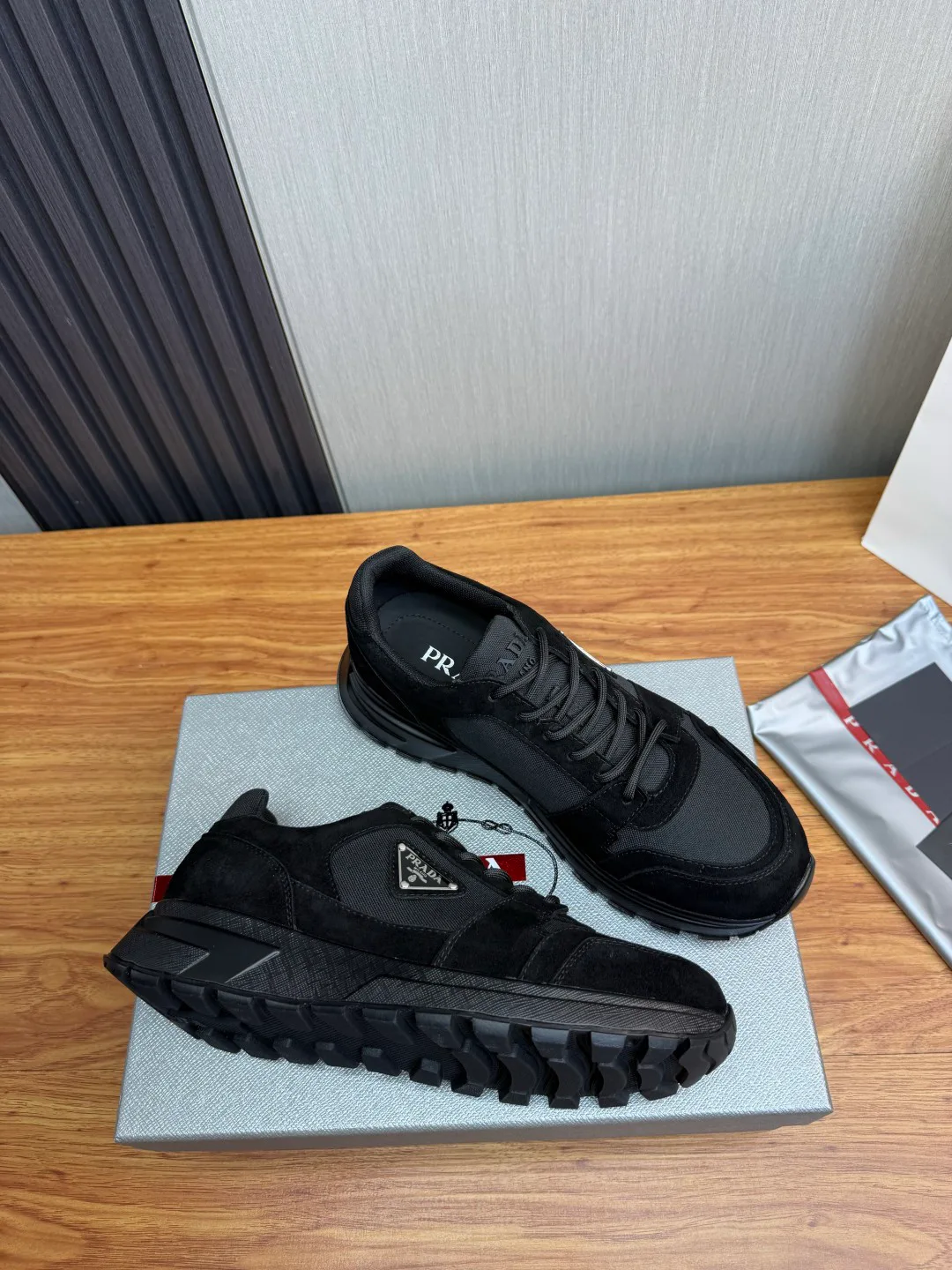 Кроссовки Мужские Prada 18564261