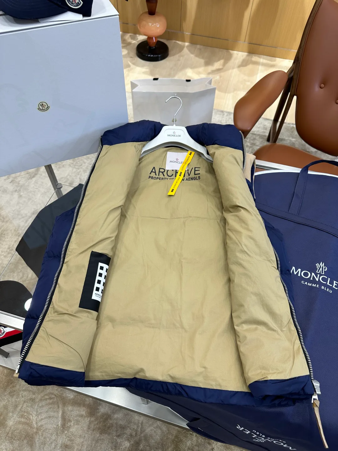Men's Vests MONCLER 18359604