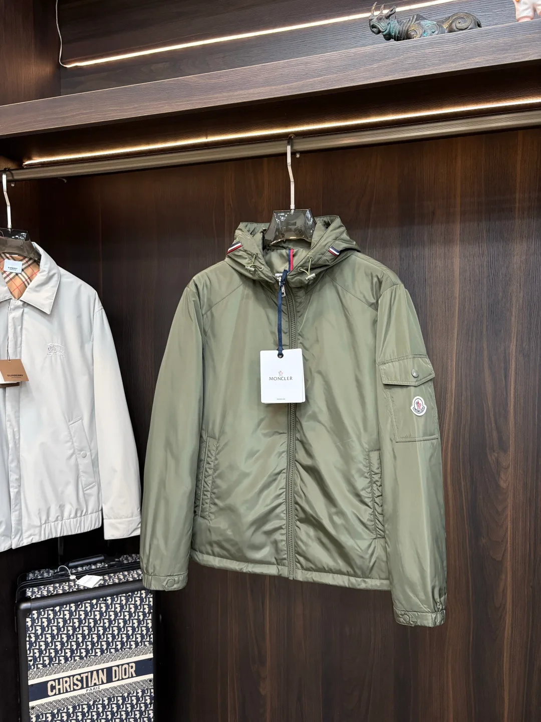 Women's Jackets And Down Jackets MONCLER 18157299