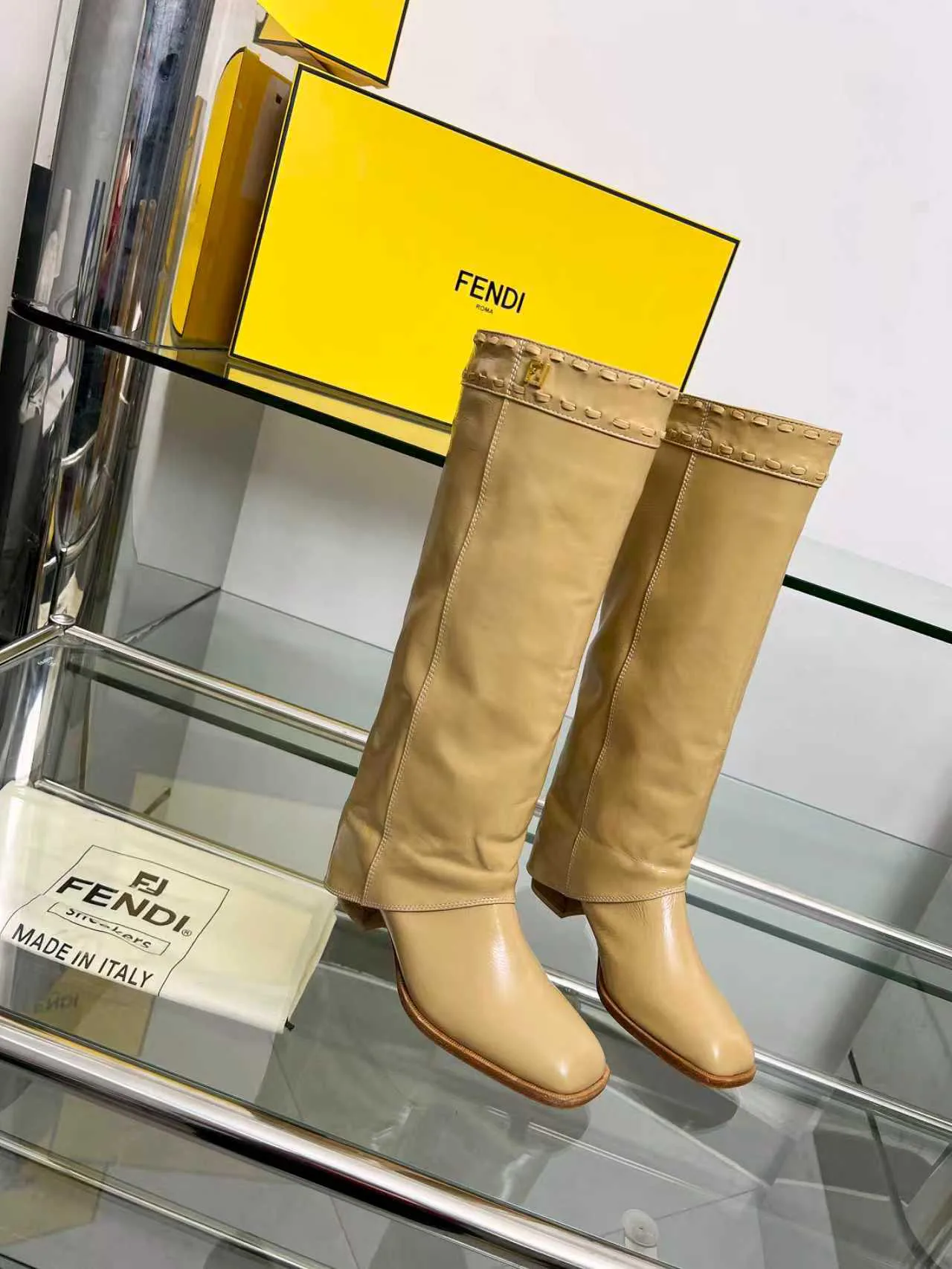 Women's Boots FENDI 18104316