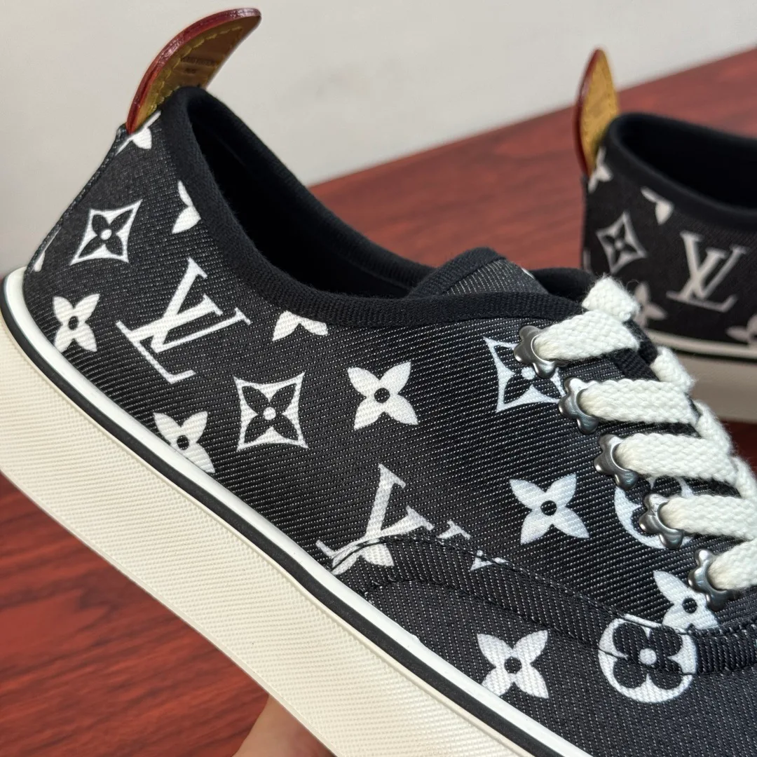 Women's Sneakers LOUIS VUITTON 18100540